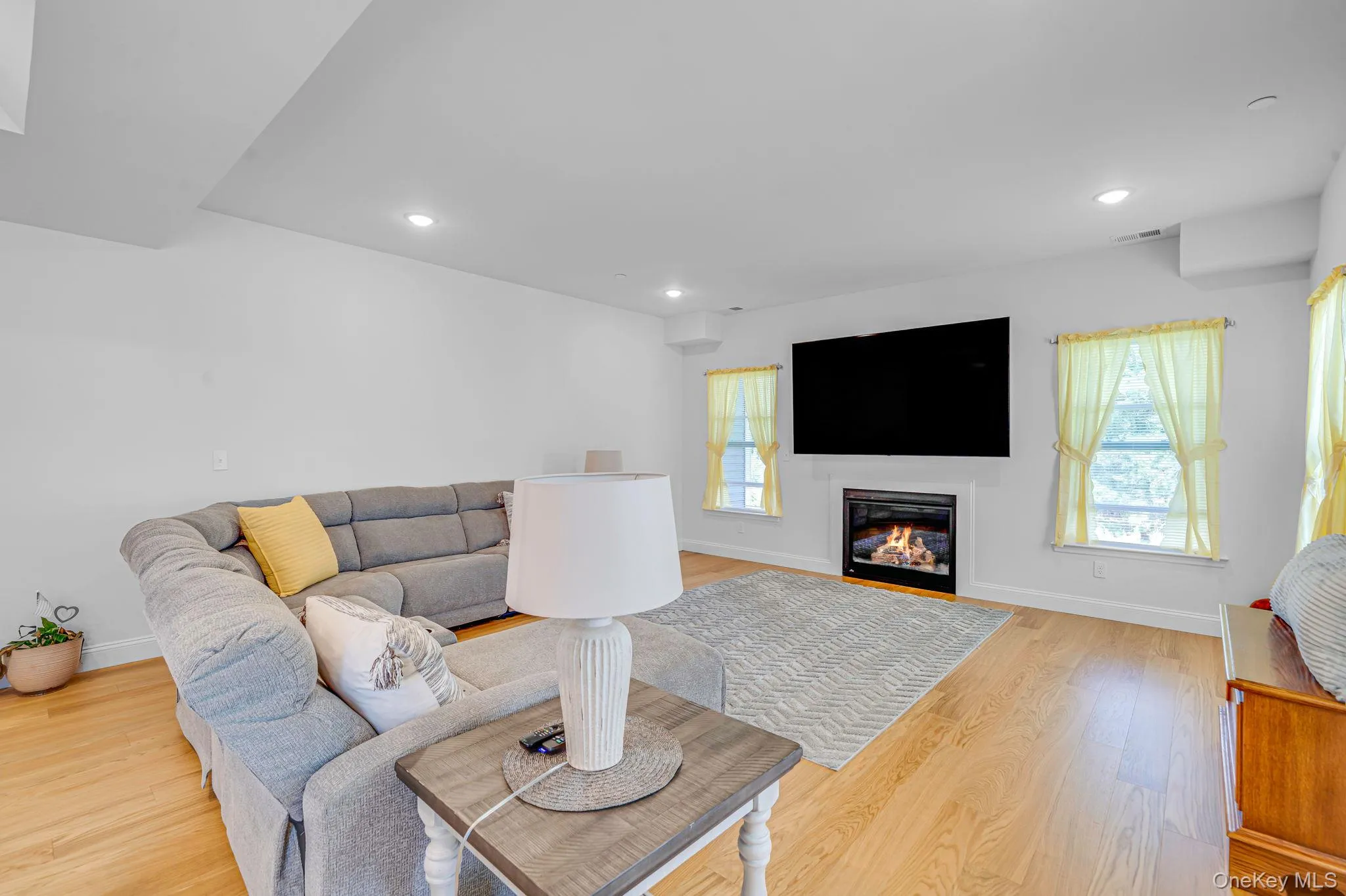 77 Willow Circle, Brookhaven, NY, 2 Bedrooms Bedrooms, 7 Rooms Rooms,2 BathroomsBathrooms,Residential,For Rent,Willow,0,1025323 77 Willow Circle, Brookhaven, NY, 2 Bedrooms Bedrooms, 7 Rooms Rooms,2 BathroomsBathrooms,Residential,For Rent,Willow,0,1025323