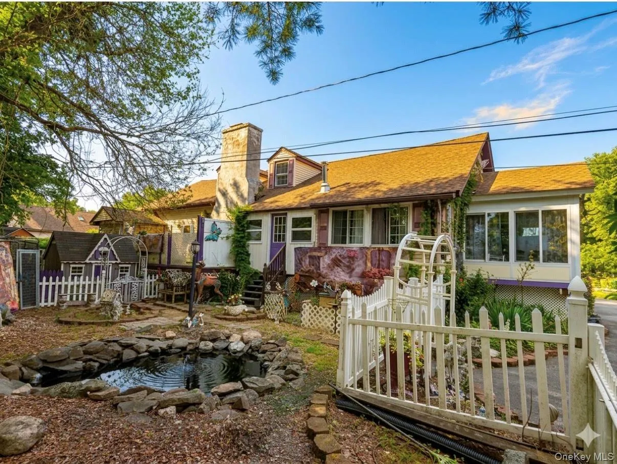 48 Maple Avenue, Goshen, NY, 4 Bedrooms Bedrooms, 9 Rooms Rooms,2 BathroomsBathrooms,Residential,For Rent,Maple,0,1025324 48 Maple Avenue, Goshen, NY, 4 Bedrooms Bedrooms, 9 Rooms Rooms,2 BathroomsBathrooms,Residential,For Rent,Maple,0,1025324