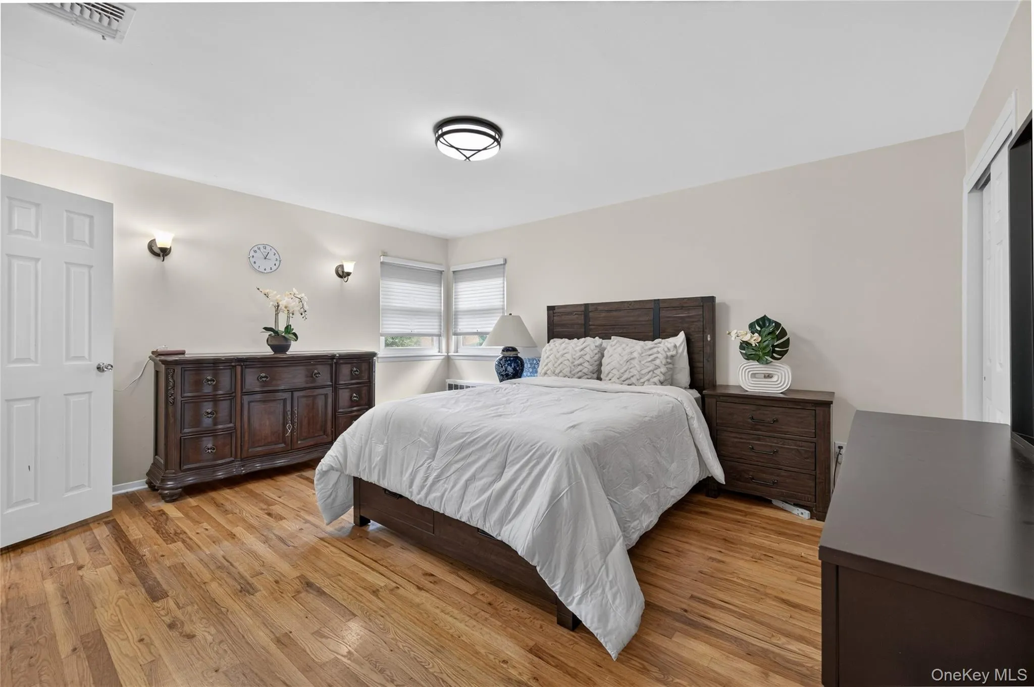 14 Holiday Park Drive, North Hempstead, NY, 3 Bedrooms Bedrooms, 7 Rooms Rooms,2 BathroomsBathrooms,Residential,For Rent,Holiday Park,0,1025337 14 Holiday Park Drive, North Hempstead, NY, 3 Bedrooms Bedrooms, 7 Rooms Rooms,2 BathroomsBathrooms,Residential,For Rent,Holiday Park,0,1025337