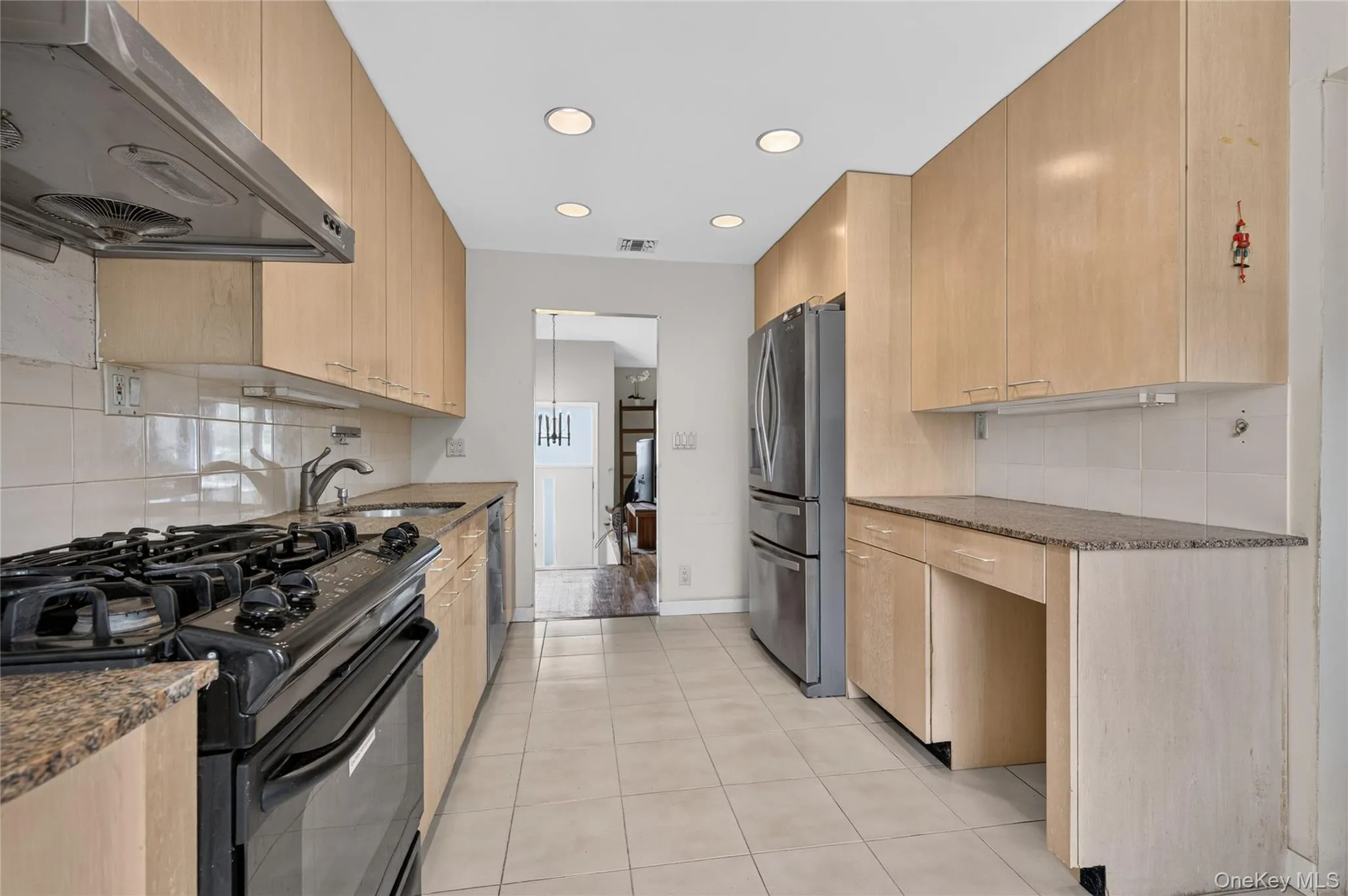 14 Holiday Park Drive, North Hempstead, NY, 3 Bedrooms Bedrooms, 7 Rooms Rooms,2 BathroomsBathrooms,Residential,For Rent,Holiday Park,0,1025337 14 Holiday Park Drive, North Hempstead, NY, 3 Bedrooms Bedrooms, 7 Rooms Rooms,2 BathroomsBathrooms,Residential,For Rent,Holiday Park,0,1025337
