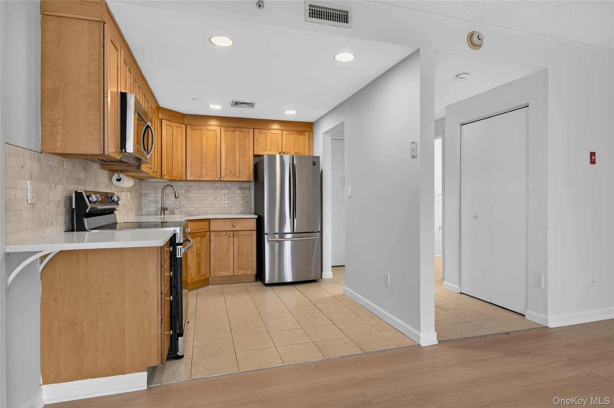 242 Maple Avenue, North Hempstead, NY, 1 Bedroom Bedrooms, 3 Rooms Rooms,1 BathroomBathrooms,Residential Lease,For Rent,Maple,0,1025349 242 Maple Avenue, North Hempstead, NY, 1 Bedroom Bedrooms, 3 Rooms Rooms,1 BathroomBathrooms,Residential Lease,For Rent,Maple,0,1025349