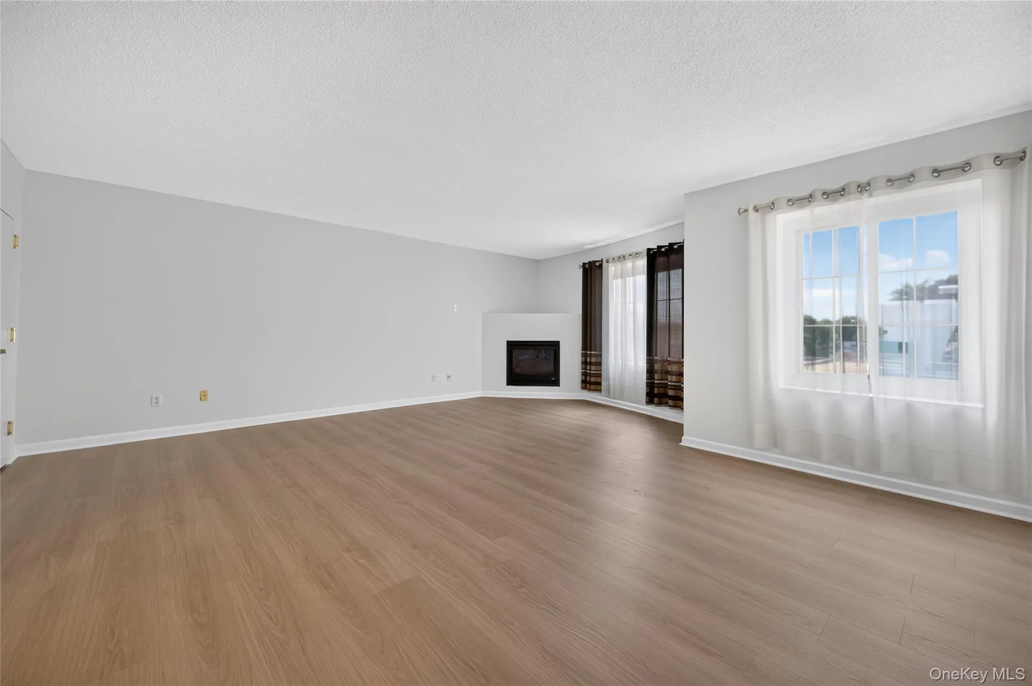 242 Maple Avenue, North Hempstead, NY, 1 Bedroom Bedrooms, 3 Rooms Rooms,1 BathroomBathrooms,Residential Lease,For Rent,Maple,0,1025349 242 Maple Avenue, North Hempstead, NY, 1 Bedroom Bedrooms, 3 Rooms Rooms,1 BathroomBathrooms,Residential Lease,For Rent,Maple,0,1025349