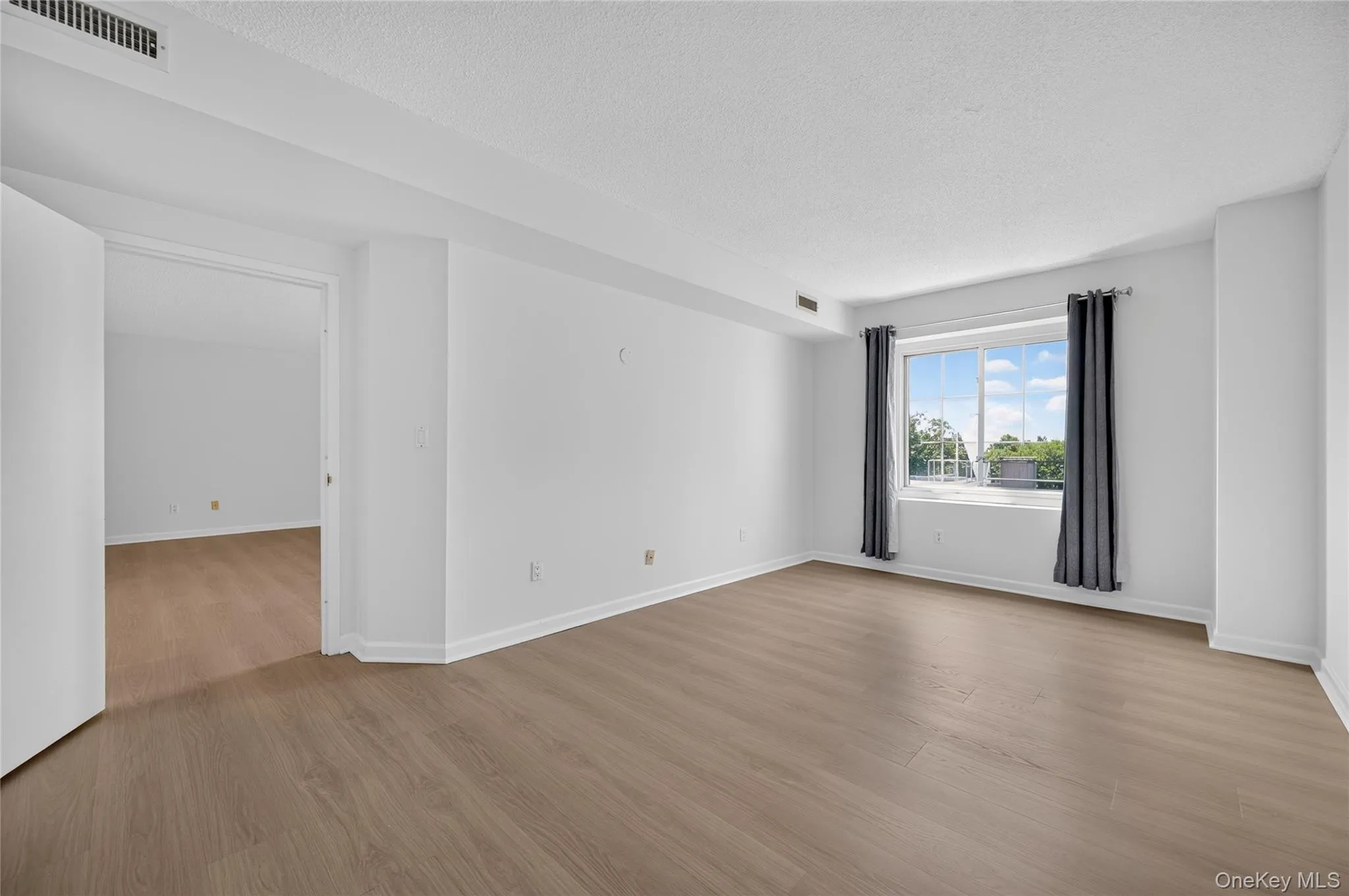 242 Maple Avenue, North Hempstead, NY, 1 Bedroom Bedrooms, 3 Rooms Rooms,1 BathroomBathrooms,Residential Lease,For Rent,Maple,0,1025349 242 Maple Avenue, North Hempstead, NY, 1 Bedroom Bedrooms, 3 Rooms Rooms,1 BathroomBathrooms,Residential Lease,For Rent,Maple,0,1025349