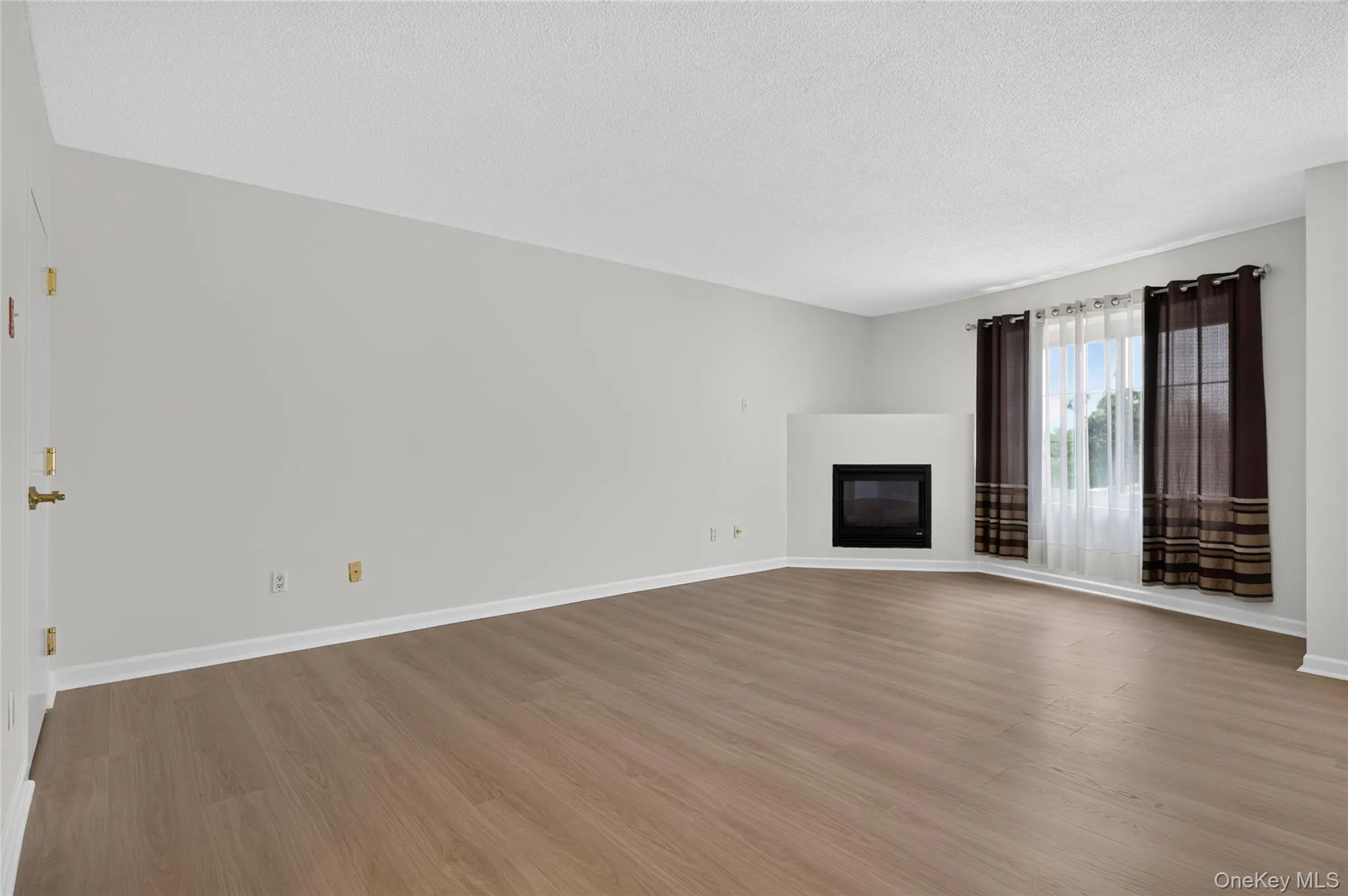 242 Maple Avenue, North Hempstead, NY, 1 Bedroom Bedrooms, 3 Rooms Rooms,1 BathroomBathrooms,Residential Lease,For Rent,Maple,0,1025349 242 Maple Avenue, North Hempstead, NY, 1 Bedroom Bedrooms, 3 Rooms Rooms,1 BathroomBathrooms,Residential Lease,For Rent,Maple,0,1025349
