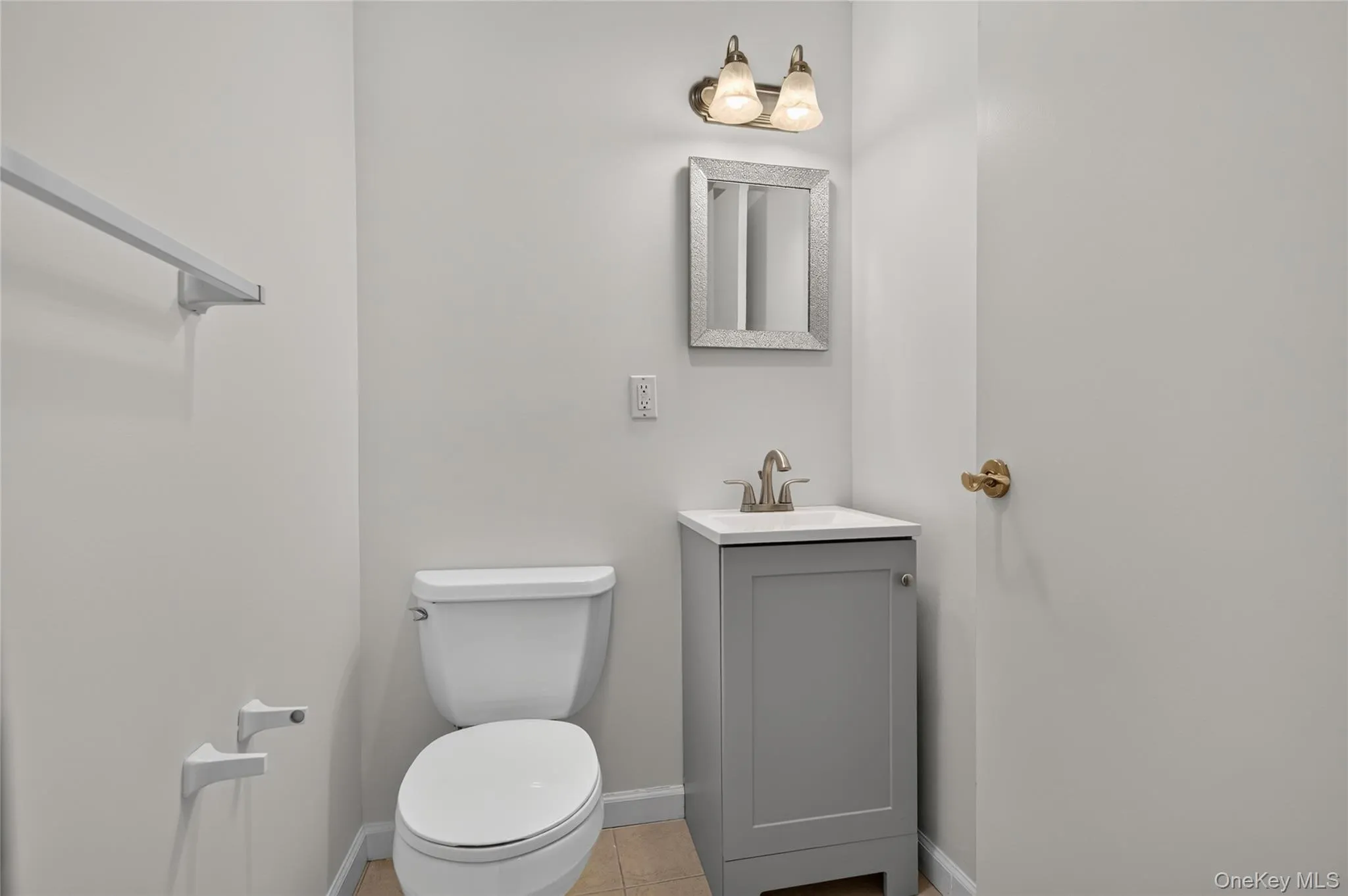 242 Maple Avenue, North Hempstead, NY, 1 Bedroom Bedrooms, 3 Rooms Rooms,1 BathroomBathrooms,Residential Lease,For Rent,Maple,0,1025349 242 Maple Avenue, North Hempstead, NY, 1 Bedroom Bedrooms, 3 Rooms Rooms,1 BathroomBathrooms,Residential Lease,For Rent,Maple,0,1025349