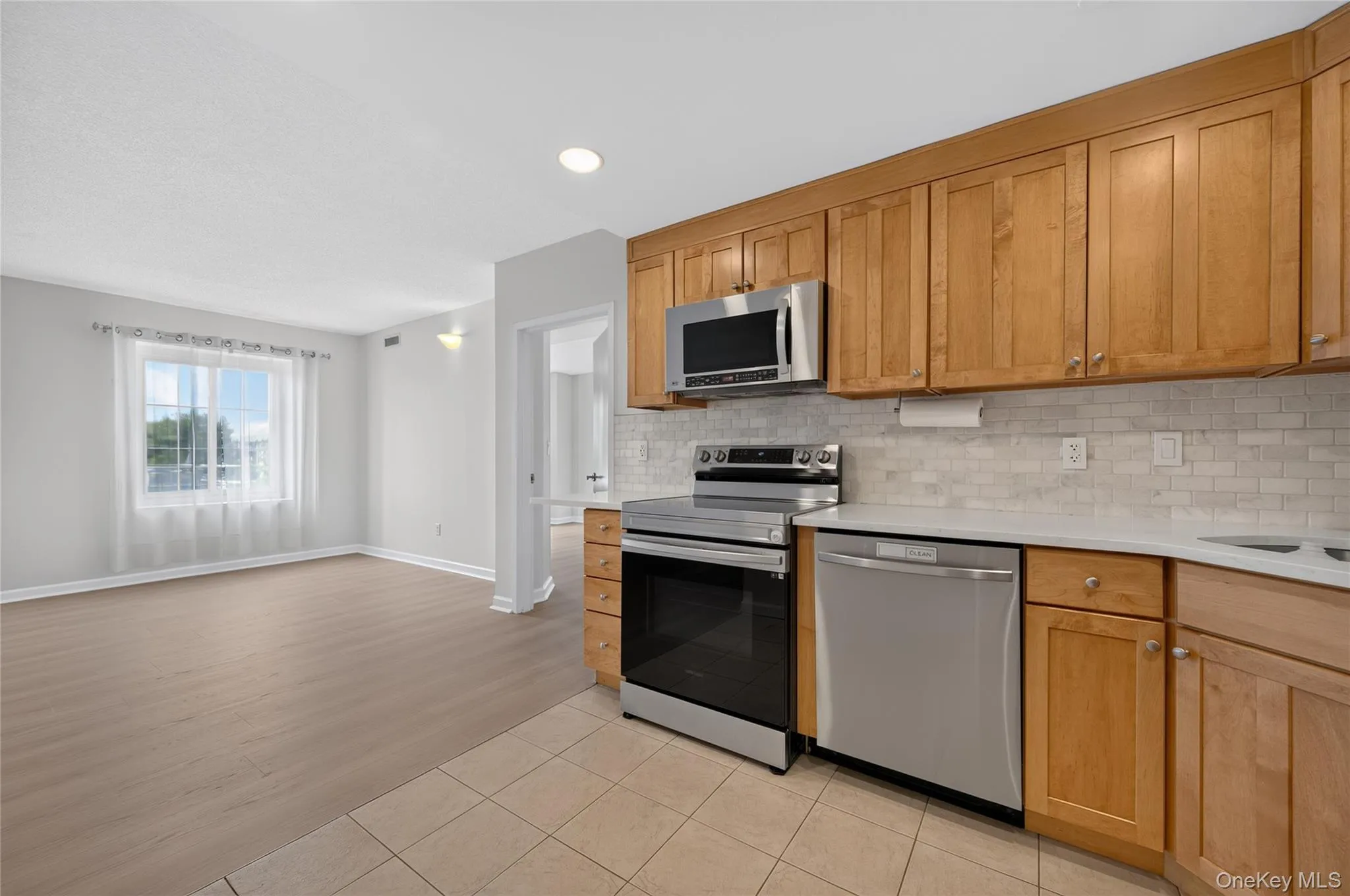 242 Maple Avenue, North Hempstead, NY, 1 Bedroom Bedrooms, 3 Rooms Rooms,1 BathroomBathrooms,Residential Lease,For Rent,Maple,0,1025349 242 Maple Avenue, North Hempstead, NY, 1 Bedroom Bedrooms, 3 Rooms Rooms,1 BathroomBathrooms,Residential Lease,For Rent,Maple,0,1025349