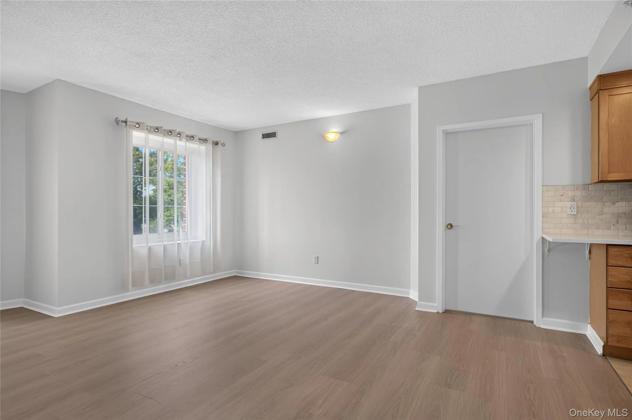 242 Maple Avenue, North Hempstead, NY, 1 Bedroom Bedrooms, 3 Rooms Rooms,1 BathroomBathrooms,Residential Lease,For Rent,Maple,0,1025349 242 Maple Avenue, North Hempstead, NY, 1 Bedroom Bedrooms, 3 Rooms Rooms,1 BathroomBathrooms,Residential Lease,For Rent,Maple,0,1025349