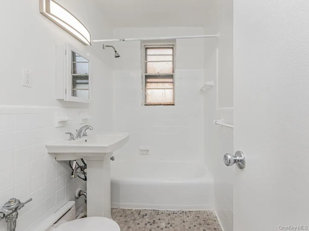 6535 Broadway, New York, NY, 1 Bedroom Bedrooms, 3 Rooms Rooms,1 BathroomBathrooms,Residential,For Rent,Broadway,0,1025352 6535 Broadway, New York, NY, 1 Bedroom Bedrooms, 3 Rooms Rooms,1 BathroomBathrooms,Residential,For Rent,Broadway,0,1025352