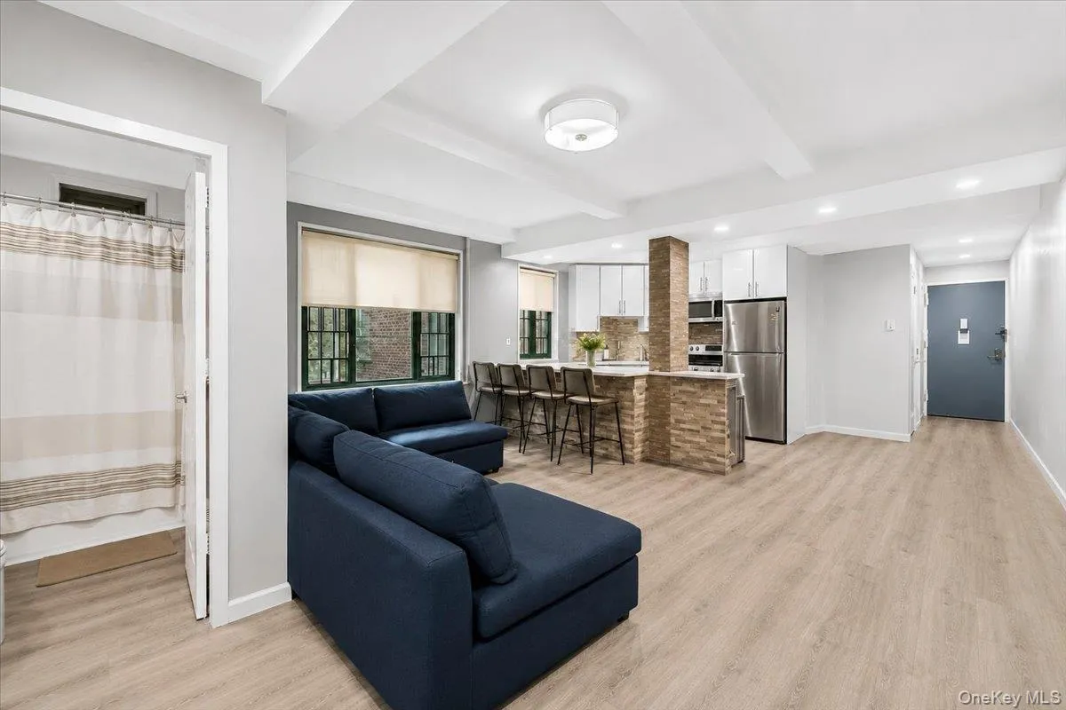 2160 Tremont Avenue, New York, NY, 2 Bedrooms Bedrooms, 4 Rooms Rooms,1 BathroomBathrooms,Residential,For Rent,Tremont,0,1025354 2160 Tremont Avenue, New York, NY, 2 Bedrooms Bedrooms, 4 Rooms Rooms,1 BathroomBathrooms,Residential,For Rent,Tremont,0,1025354
