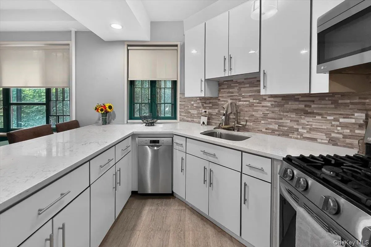 2160 Tremont Avenue, New York, NY, 2 Bedrooms Bedrooms, 4 Rooms Rooms,1 BathroomBathrooms,Residential,For Rent,Tremont,0,1025354 2160 Tremont Avenue, New York, NY, 2 Bedrooms Bedrooms, 4 Rooms Rooms,1 BathroomBathrooms,Residential,For Rent,Tremont,0,1025354
