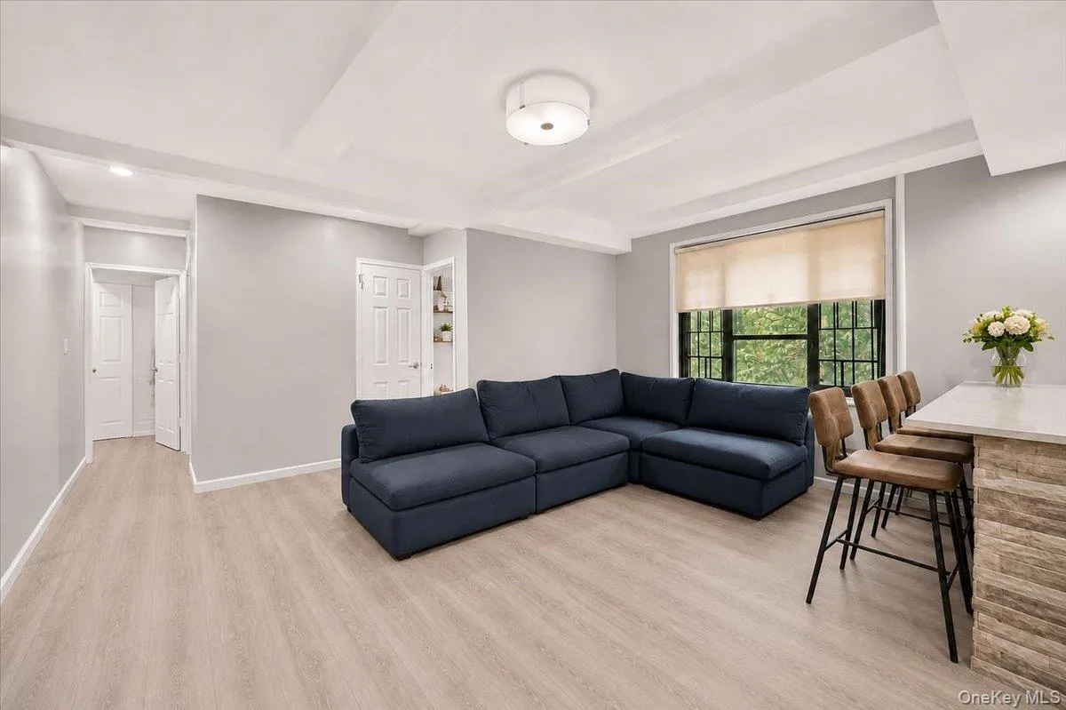 2160 Tremont Avenue, New York, NY, 2 Bedrooms Bedrooms, 4 Rooms Rooms,1 BathroomBathrooms,Residential,For Rent,Tremont,0,1025354 2160 Tremont Avenue, New York, NY, 2 Bedrooms Bedrooms, 4 Rooms Rooms,1 BathroomBathrooms,Residential,For Rent,Tremont,0,1025354