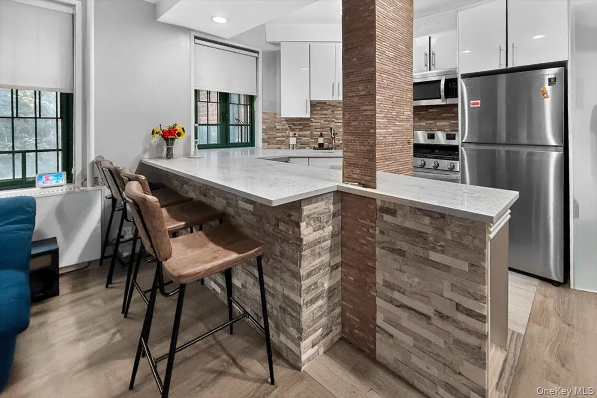 2160 Tremont Avenue, New York, NY, 2 Bedrooms Bedrooms, 4 Rooms Rooms,1 BathroomBathrooms,Residential,For Rent,Tremont,0,1025354 2160 Tremont Avenue, New York, NY, 2 Bedrooms Bedrooms, 4 Rooms Rooms,1 BathroomBathrooms,Residential,For Rent,Tremont,0,1025354