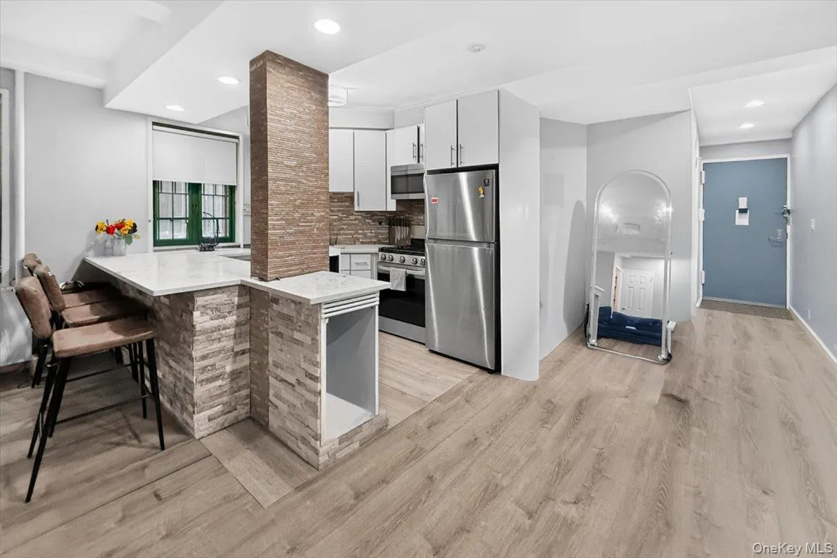 2160 Tremont Avenue, New York, NY, 2 Bedrooms Bedrooms, 4 Rooms Rooms,1 BathroomBathrooms,Residential,For Rent,Tremont,0,1025354 2160 Tremont Avenue, New York, NY, 2 Bedrooms Bedrooms, 4 Rooms Rooms,1 BathroomBathrooms,Residential,For Rent,Tremont,0,1025354