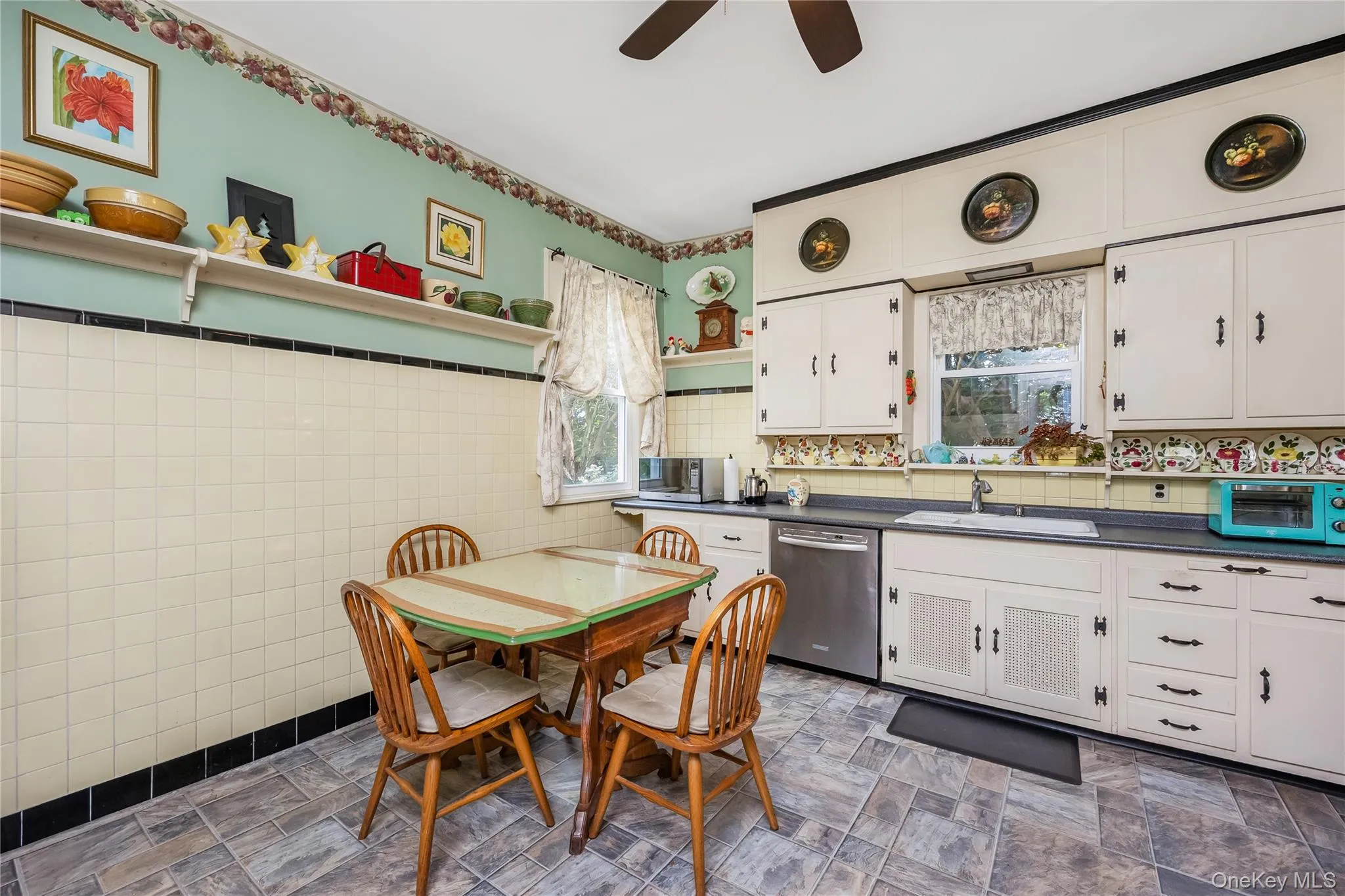 67 Davison Place, Hempstead, NY, 4 Bedrooms Bedrooms, 9 Rooms Rooms,2 BathroomsBathrooms,Residential,For Rent,Davison,0,1025359 67 Davison Place, Hempstead, NY, 4 Bedrooms Bedrooms, 9 Rooms Rooms,2 BathroomsBathrooms,Residential,For Rent,Davison,0,1025359