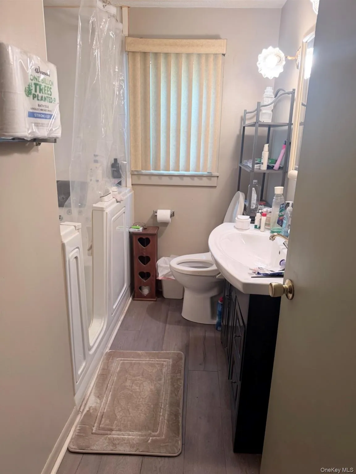 162 Landon Avenue, Out Of Area, NY, 2 Bedrooms Bedrooms, 5 Rooms Rooms,1 BathroomBathrooms,Residential,For Rent,Landon,0,1025363 162 Landon Avenue, Out Of Area, NY, 2 Bedrooms Bedrooms, 5 Rooms Rooms,1 BathroomBathrooms,Residential,For Rent,Landon,0,1025363