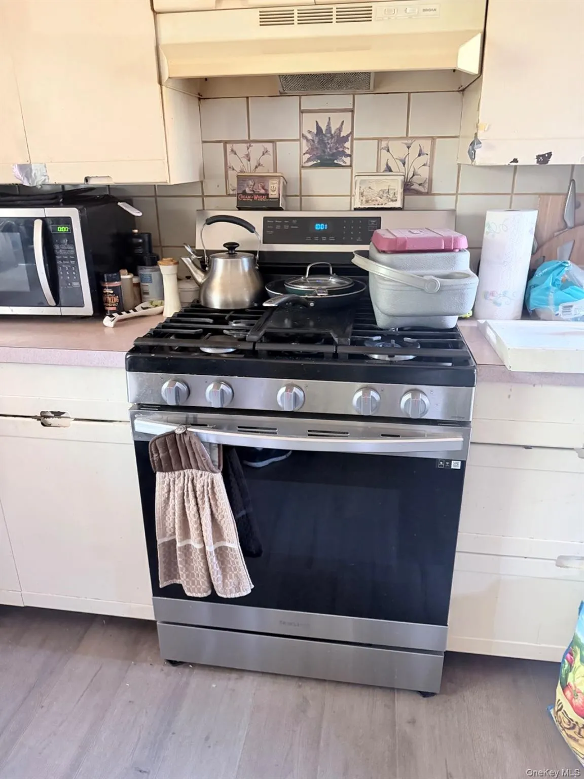 162 Landon Avenue, Out Of Area, NY, 2 Bedrooms Bedrooms, 5 Rooms Rooms,1 BathroomBathrooms,Residential,For Rent,Landon,0,1025363 162 Landon Avenue, Out Of Area, NY, 2 Bedrooms Bedrooms, 5 Rooms Rooms,1 BathroomBathrooms,Residential,For Rent,Landon,0,1025363