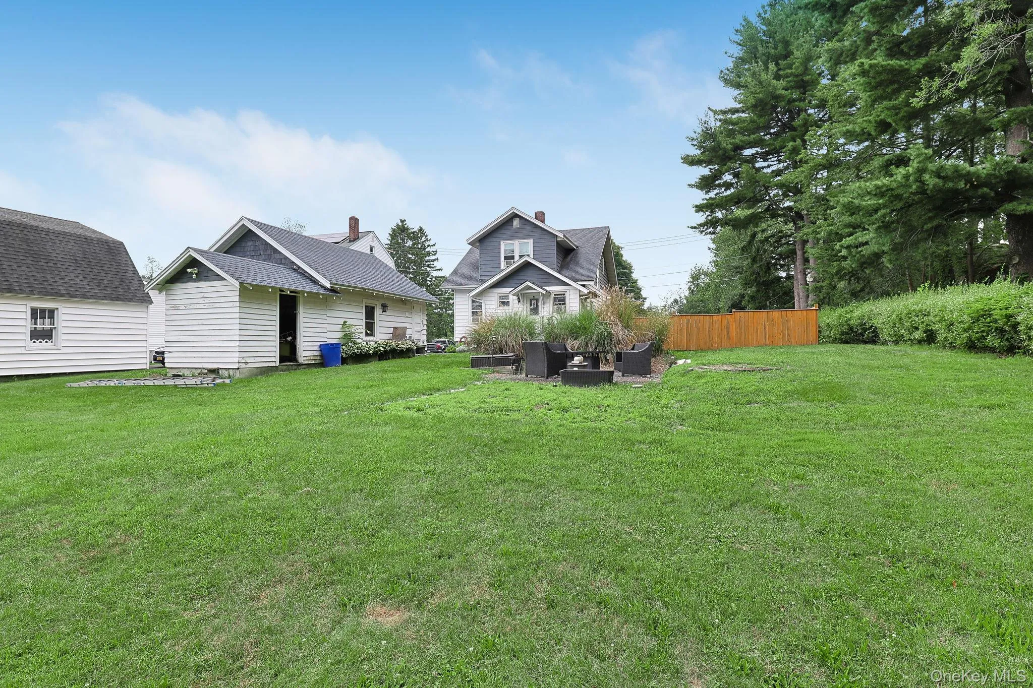 Open backyard with plenty of usable space. Open backyard with plenty of usable space.