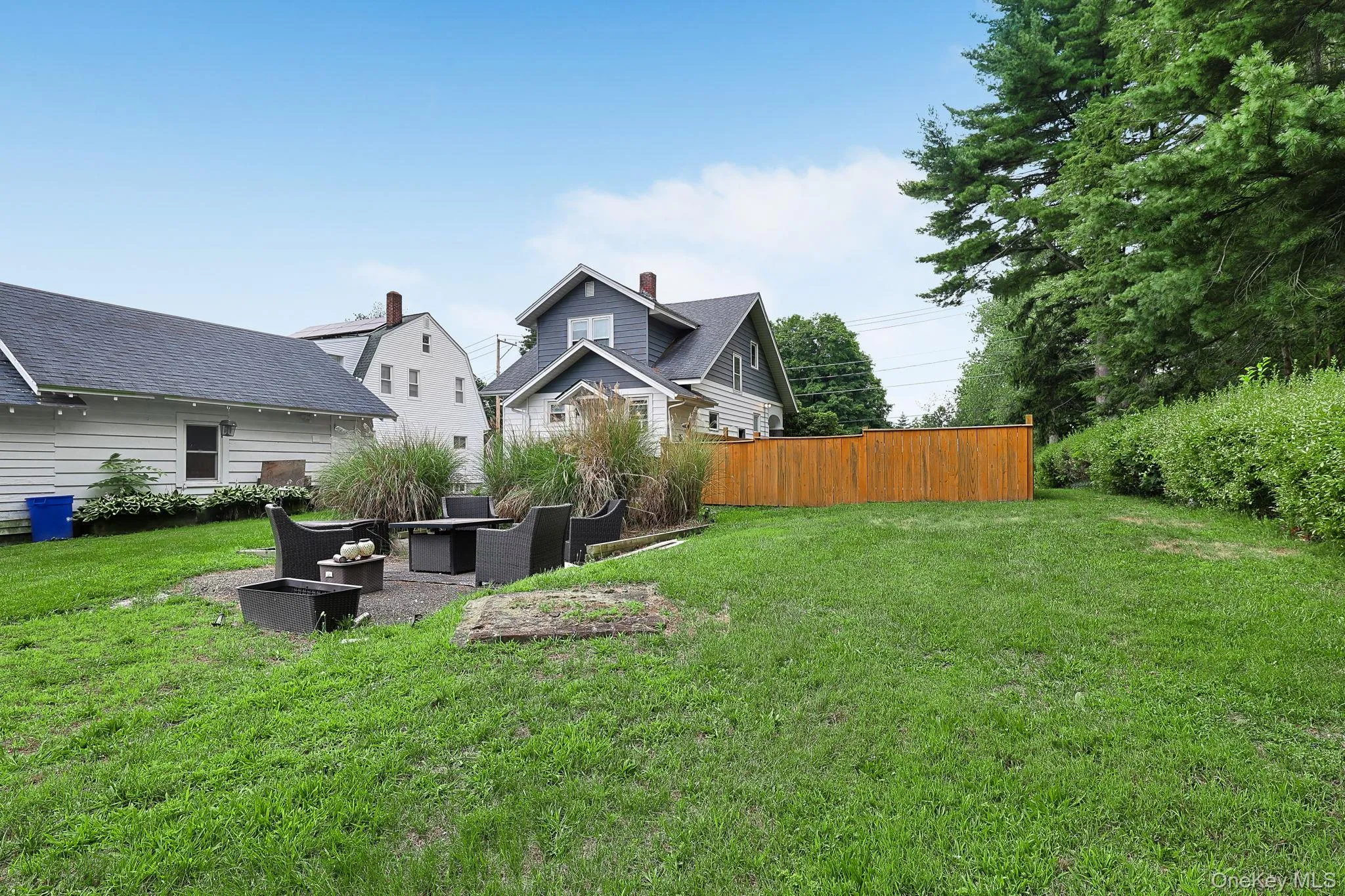 Open backyard with plenty of usable space. Open backyard with plenty of usable space.
