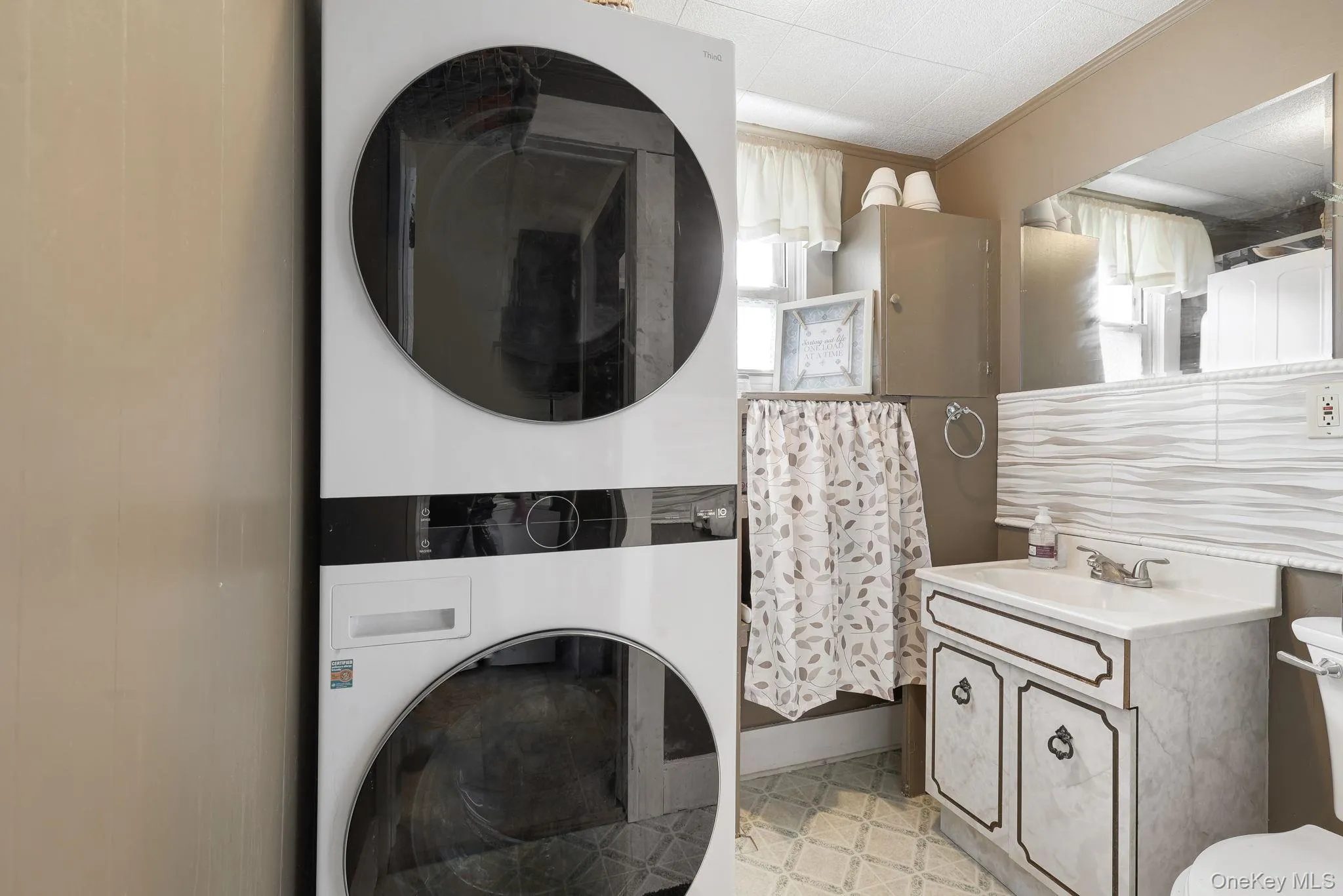 First floor laundry and half-bathroom. First floor laundry and half-bathroom.