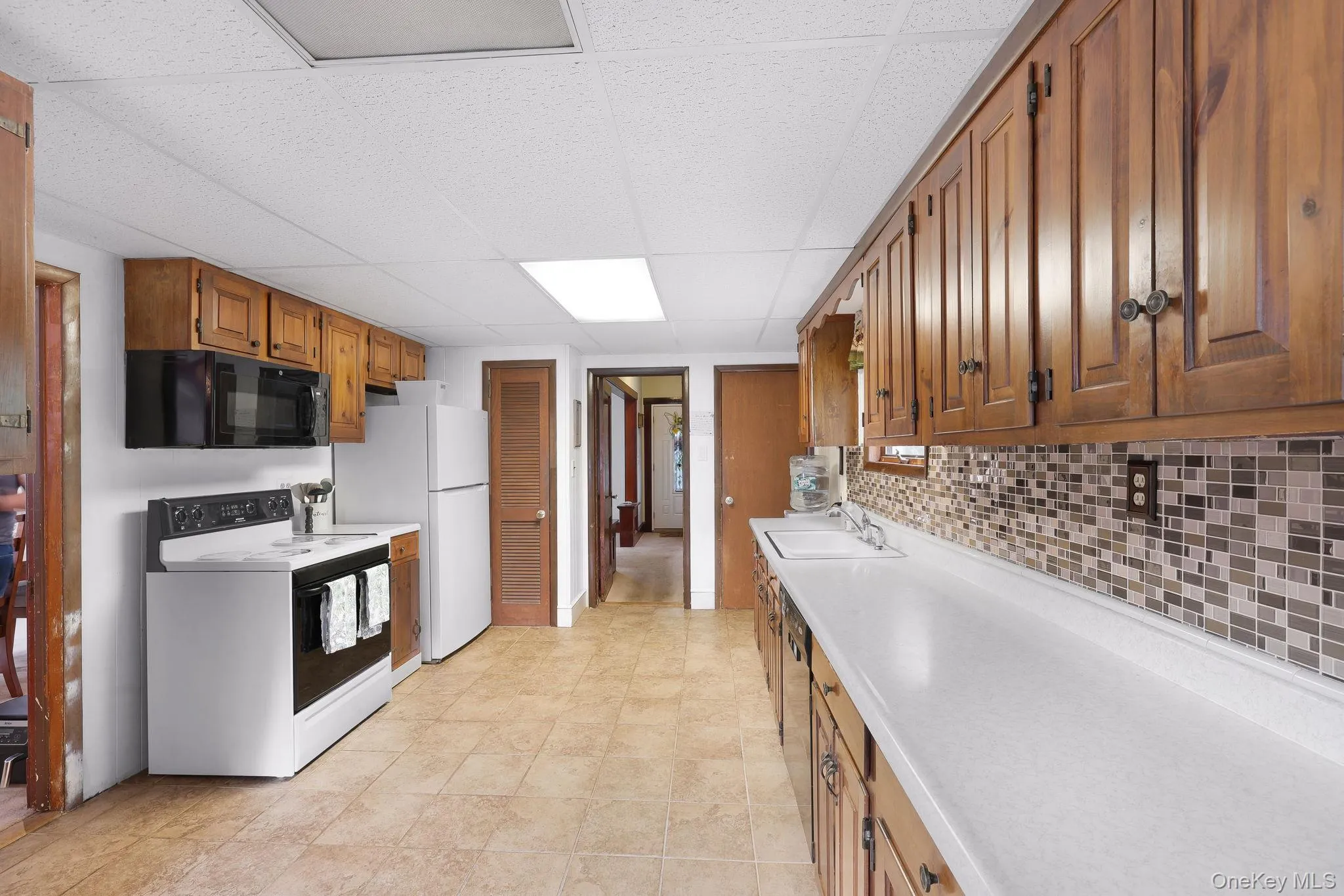 Long kitchen with plenty of counter space. Long kitchen with plenty of counter space.