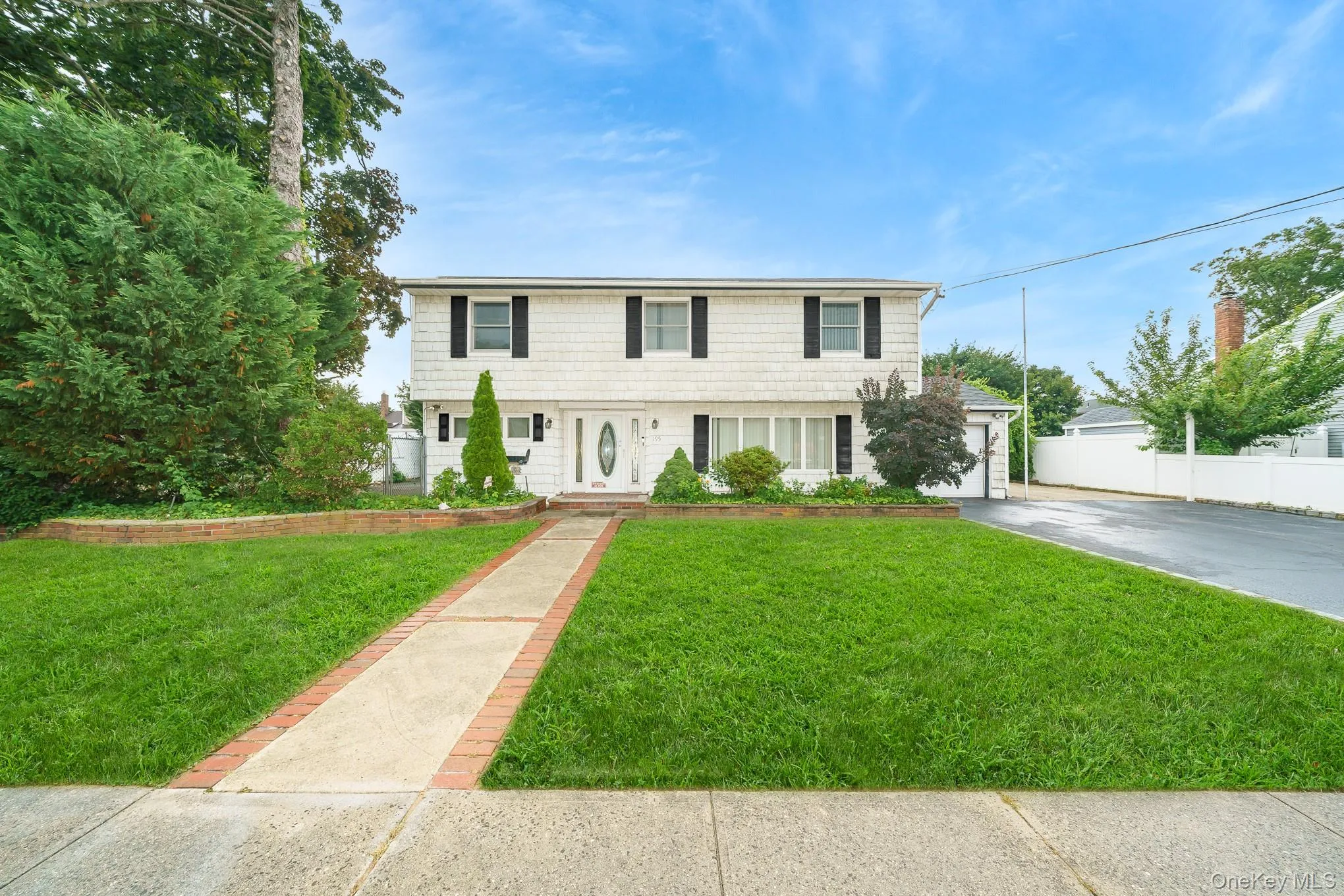 195 Albany Avenue, Oyster Bay, NY, 3 Bedrooms Bedrooms, 9 Rooms Rooms,1 BathroomBathrooms,Residential,For Rent,Albany,0,1025368 195 Albany Avenue, Oyster Bay, NY, 3 Bedrooms Bedrooms, 9 Rooms Rooms,1 BathroomBathrooms,Residential,For Rent,Albany,0,1025368