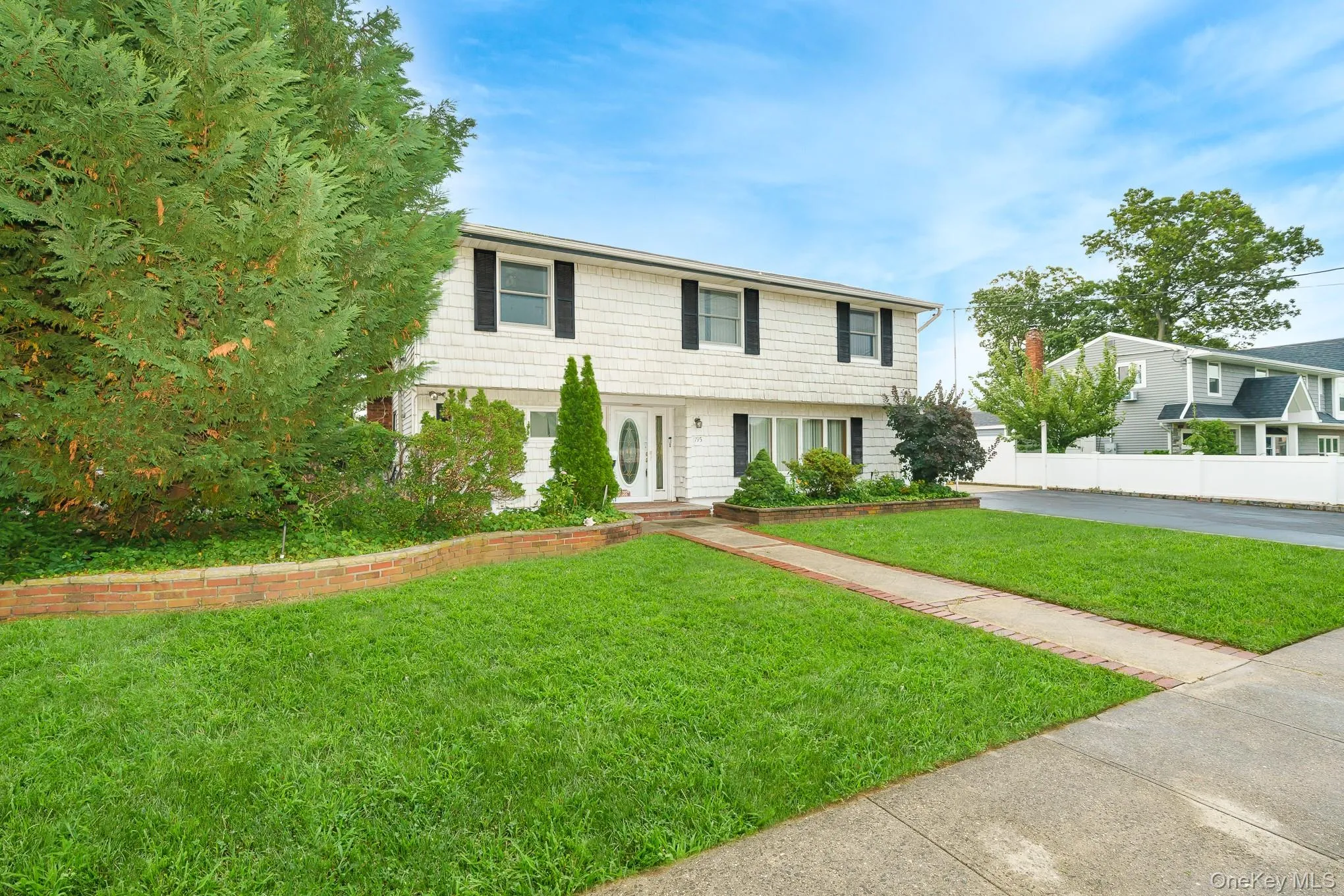 195 Albany Avenue, Oyster Bay, NY, 3 Bedrooms Bedrooms, 9 Rooms Rooms,1 BathroomBathrooms,Residential,For Rent,Albany,0,1025368 195 Albany Avenue, Oyster Bay, NY, 3 Bedrooms Bedrooms, 9 Rooms Rooms,1 BathroomBathrooms,Residential,For Rent,Albany,0,1025368
