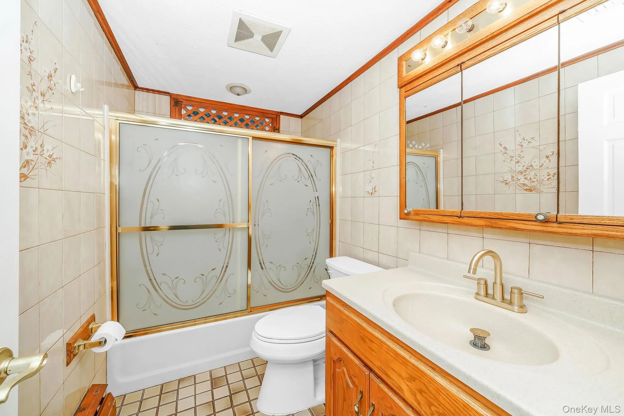 195 Albany Avenue, Oyster Bay, NY, 3 Bedrooms Bedrooms, 9 Rooms Rooms,1 BathroomBathrooms,Residential,For Rent,Albany,0,1025368 195 Albany Avenue, Oyster Bay, NY, 3 Bedrooms Bedrooms, 9 Rooms Rooms,1 BathroomBathrooms,Residential,For Rent,Albany,0,1025368