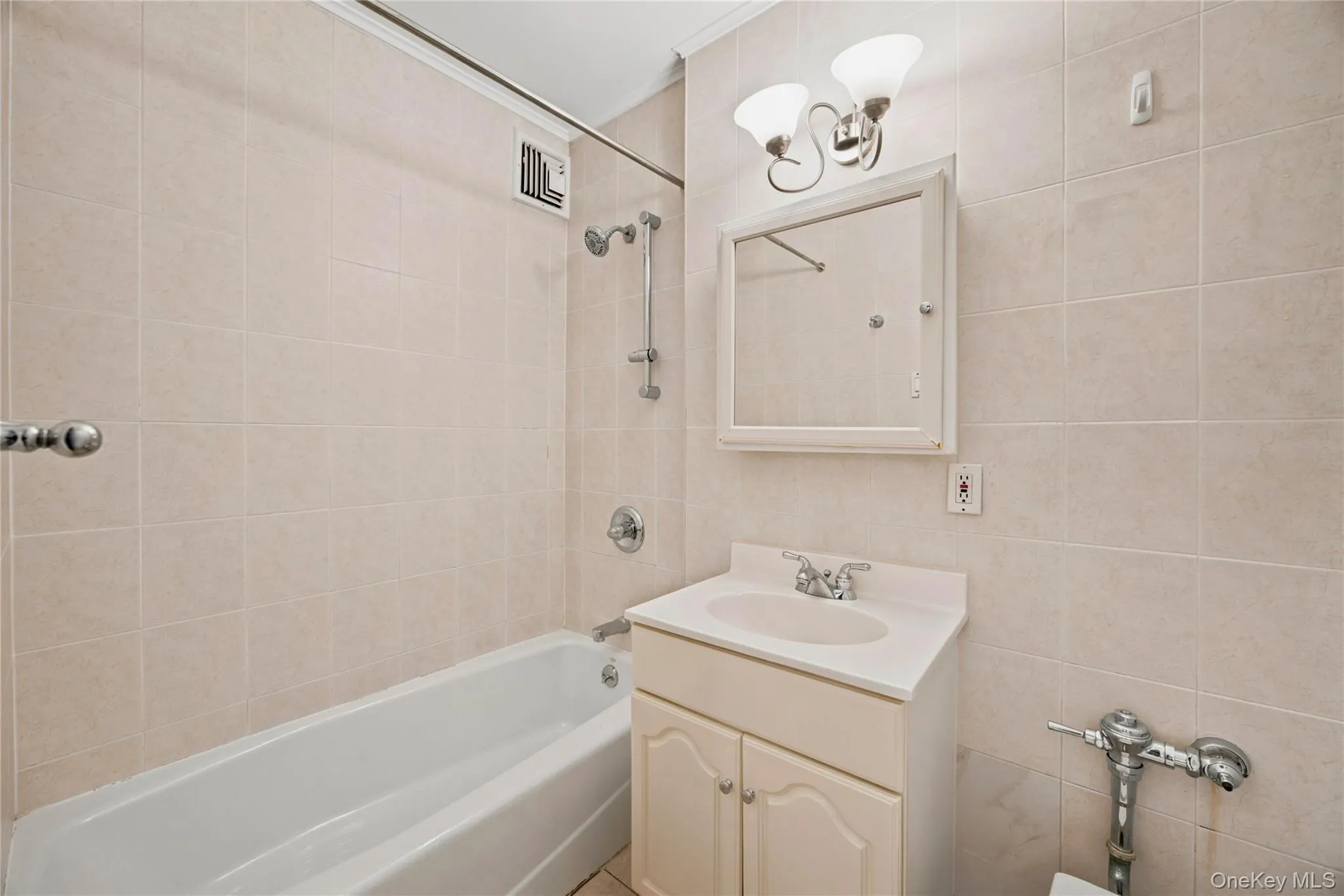 72-10 112 Street, New York, NY, 2 Bedrooms Bedrooms, 5 Rooms Rooms,2 BathroomsBathrooms,Residential,For Rent,112,0,1025371 72-10 112 Street, New York, NY, 2 Bedrooms Bedrooms, 5 Rooms Rooms,2 BathroomsBathrooms,Residential,For Rent,112,0,1025371