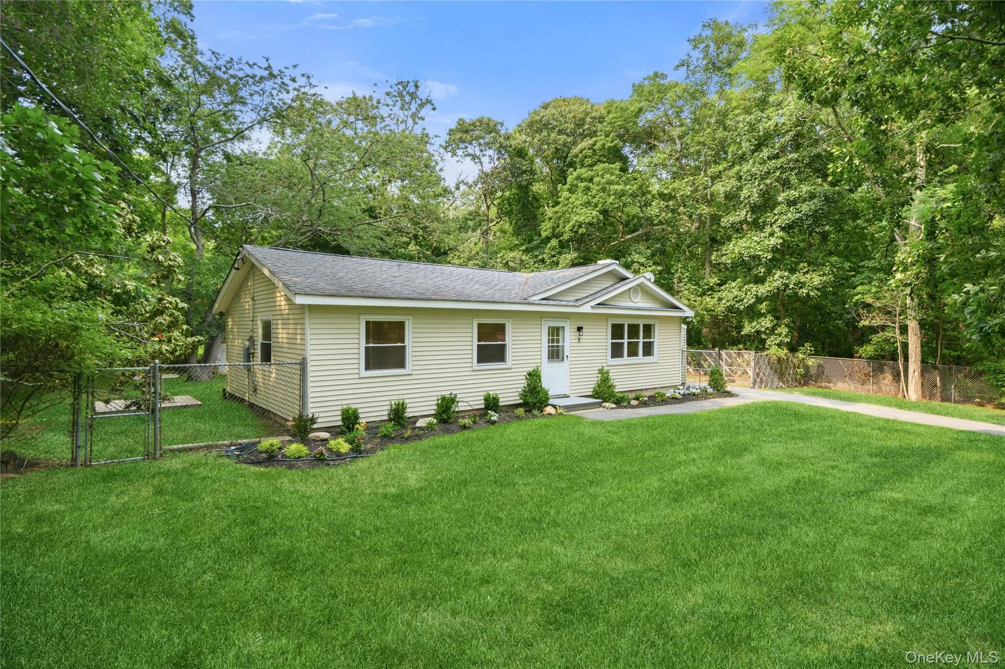 3 Aspen Road, Brookhaven, NY, 3 Bedrooms Bedrooms, 6 Rooms Rooms,1 BathroomBathrooms,Residential,For Rent,Aspen,0,1025381 3 Aspen Road, Brookhaven, NY, 3 Bedrooms Bedrooms, 6 Rooms Rooms,1 BathroomBathrooms,Residential,For Rent,Aspen,0,1025381