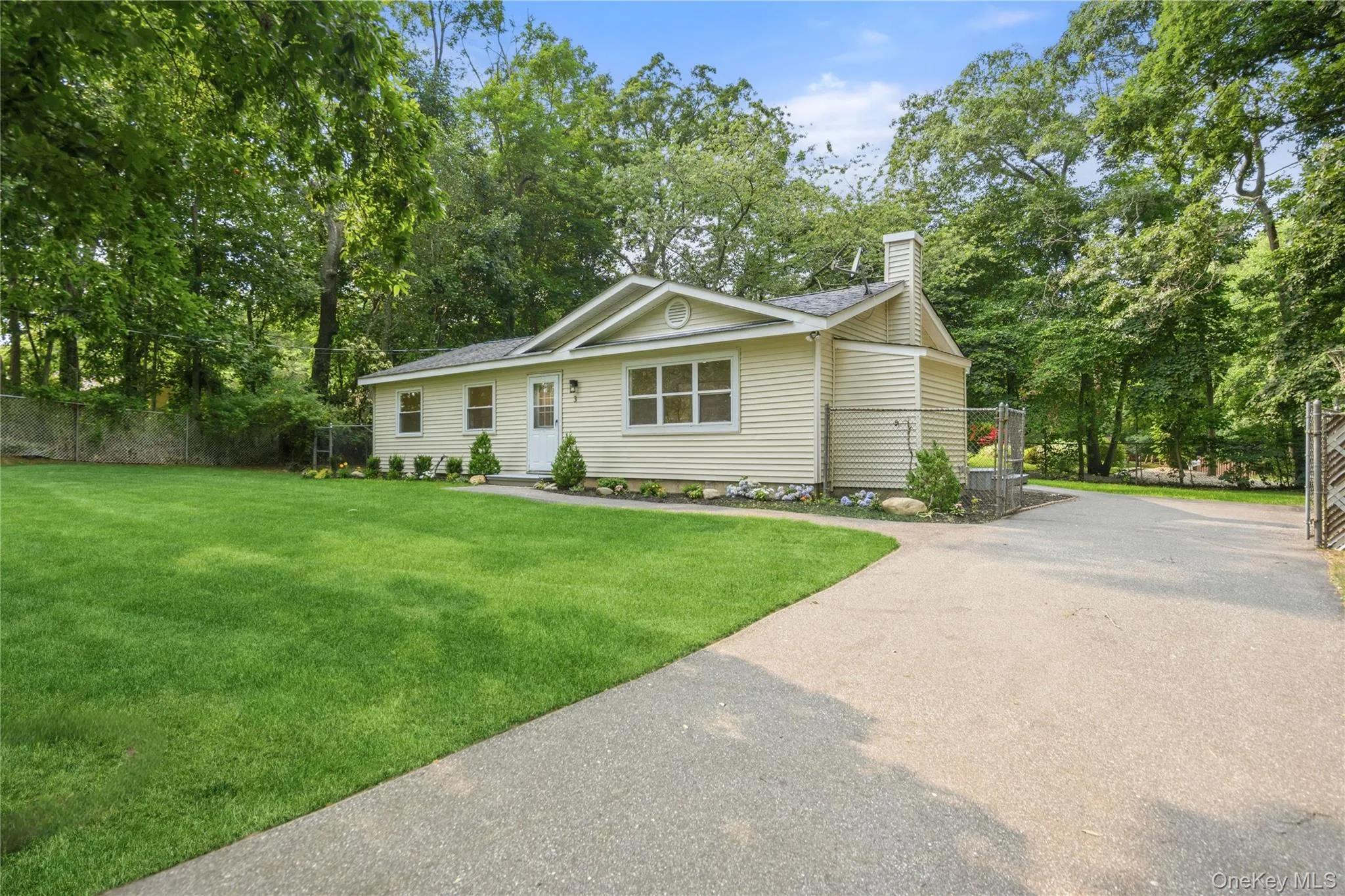 3 Aspen Road, Brookhaven, NY, 3 Bedrooms Bedrooms, 6 Rooms Rooms,1 BathroomBathrooms,Residential,For Rent,Aspen,0,1025381 3 Aspen Road, Brookhaven, NY, 3 Bedrooms Bedrooms, 6 Rooms Rooms,1 BathroomBathrooms,Residential,For Rent,Aspen,0,1025381