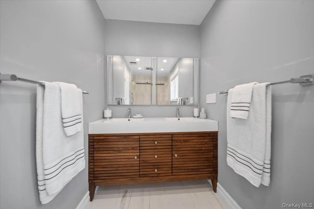76 Wildwood Drive, Huntington, NY, 6 Bedrooms Bedrooms, 12 Rooms Rooms,3 BathroomsBathrooms,Residential,For Rent,Wildwood,0,1025383 76 Wildwood Drive, Huntington, NY, 6 Bedrooms Bedrooms, 12 Rooms Rooms,3 BathroomsBathrooms,Residential,For Rent,Wildwood,0,1025383