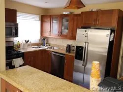 Eat-in-Kitchen Eat-in-Kitchen