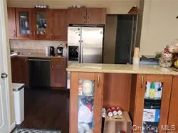 Eat-in-Kitchen Eat-in-Kitchen