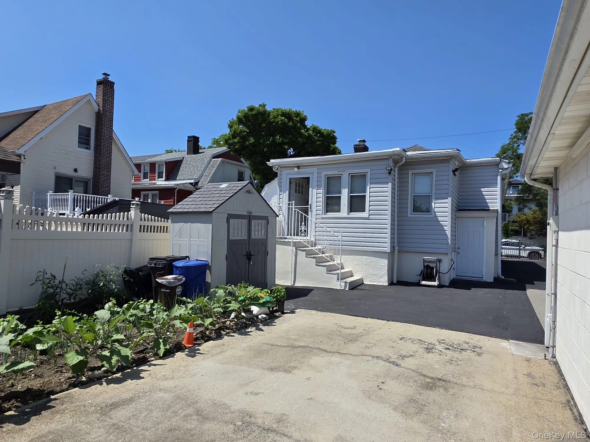 196 Hosmer Avenue, New York, NY, 2 Bedrooms Bedrooms, 8 Rooms Rooms,2 BathroomsBathrooms,Residential,For Rent,Hosmer,0,1025398 196 Hosmer Avenue, New York, NY, 2 Bedrooms Bedrooms, 8 Rooms Rooms,2 BathroomsBathrooms,Residential,For Rent,Hosmer,0,1025398