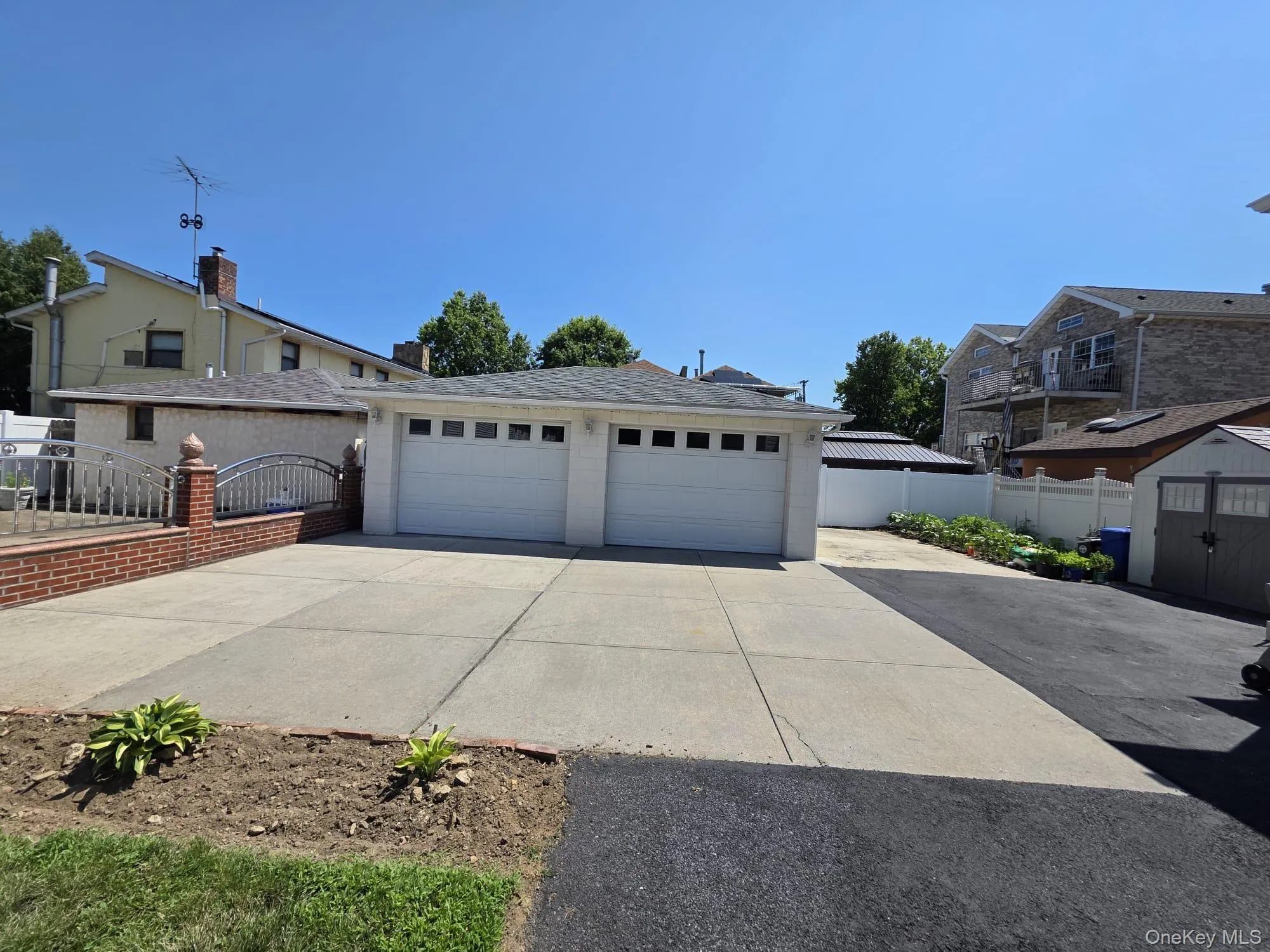 196 Hosmer Avenue, New York, NY, 2 Bedrooms Bedrooms, 8 Rooms Rooms,2 BathroomsBathrooms,Residential,For Rent,Hosmer,0,1025398 196 Hosmer Avenue, New York, NY, 2 Bedrooms Bedrooms, 8 Rooms Rooms,2 BathroomsBathrooms,Residential,For Rent,Hosmer,0,1025398