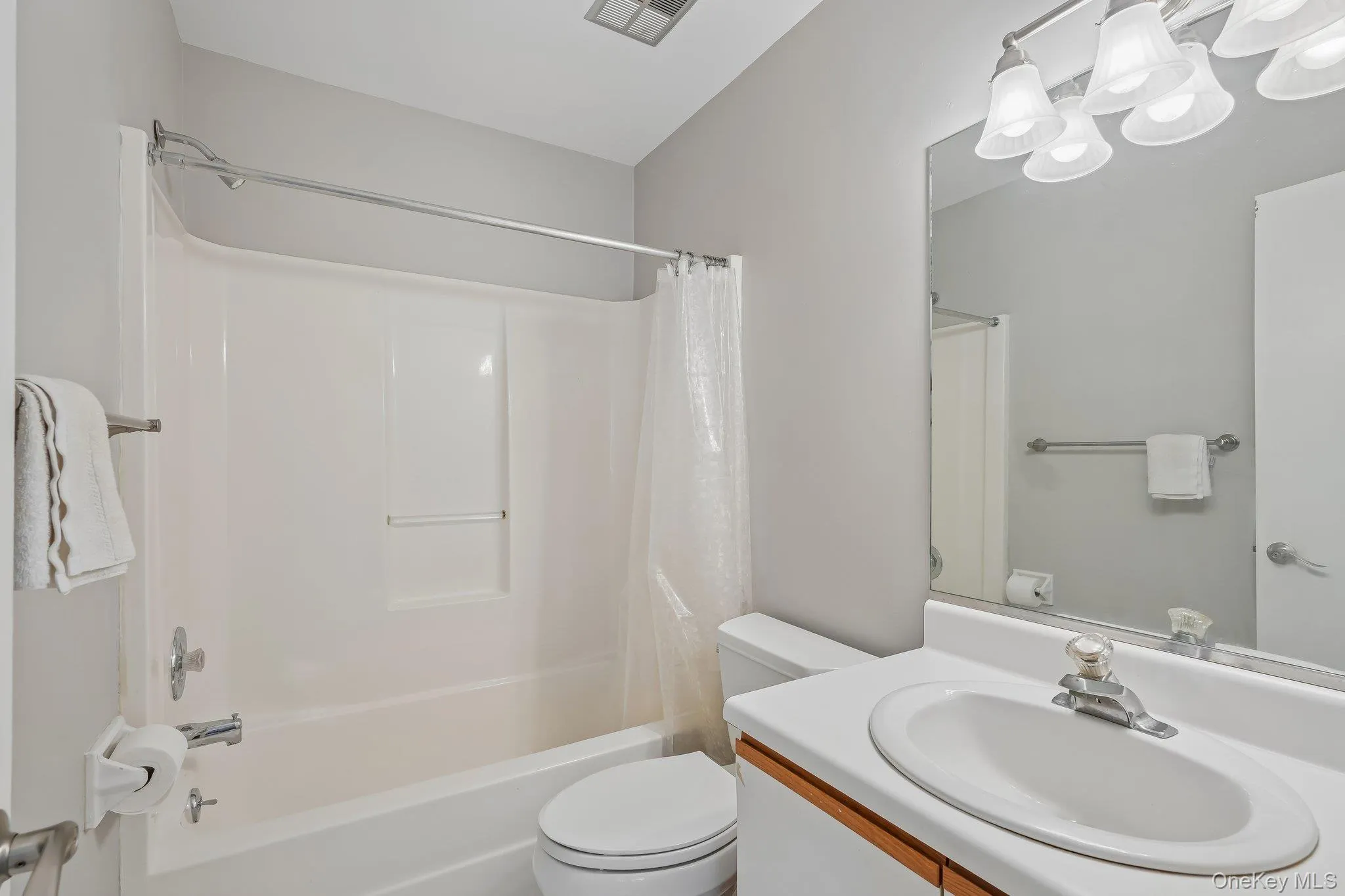 42 Tulip Court, Clarkstown, NY, 2 Bedrooms Bedrooms, 6 Rooms Rooms,2 BathroomsBathrooms,Residential,For Rent,Tulip,0,1025399 42 Tulip Court, Clarkstown, NY, 2 Bedrooms Bedrooms, 6 Rooms Rooms,2 BathroomsBathrooms,Residential,For Rent,Tulip,0,1025399