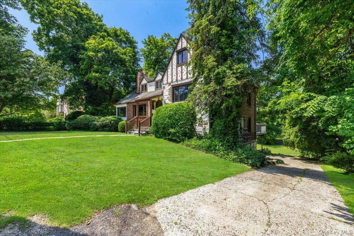38 Fenimore Drive, Harrison, NY, 4 Bedrooms Bedrooms, 9 Rooms Rooms,3 BathroomsBathrooms,Residential,For Rent,Fenimore,0,1025421 38 Fenimore Drive, Harrison, NY, 4 Bedrooms Bedrooms, 9 Rooms Rooms,3 BathroomsBathrooms,Residential,For Rent,Fenimore,0,1025421