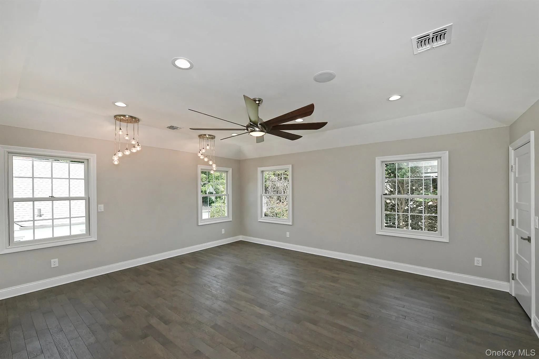 127 Vanderbilt Avenue, North Hempstead, NY, 5 Bedrooms Bedrooms, 10 Rooms Rooms,4 BathroomsBathrooms,Residential,For Rent,Vanderbilt,0,1025429 127 Vanderbilt Avenue, North Hempstead, NY, 5 Bedrooms Bedrooms, 10 Rooms Rooms,4 BathroomsBathrooms,Residential,For Rent,Vanderbilt,0,1025429