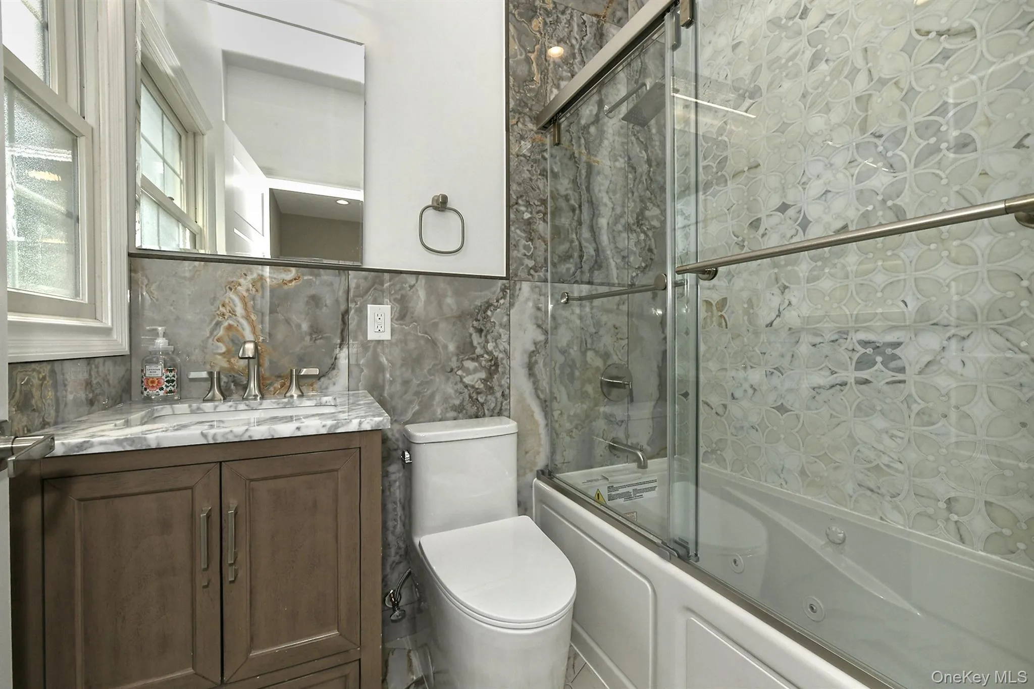 127 Vanderbilt Avenue, North Hempstead, NY, 5 Bedrooms Bedrooms, 10 Rooms Rooms,4 BathroomsBathrooms,Residential,For Rent,Vanderbilt,0,1025429 127 Vanderbilt Avenue, North Hempstead, NY, 5 Bedrooms Bedrooms, 10 Rooms Rooms,4 BathroomsBathrooms,Residential,For Rent,Vanderbilt,0,1025429