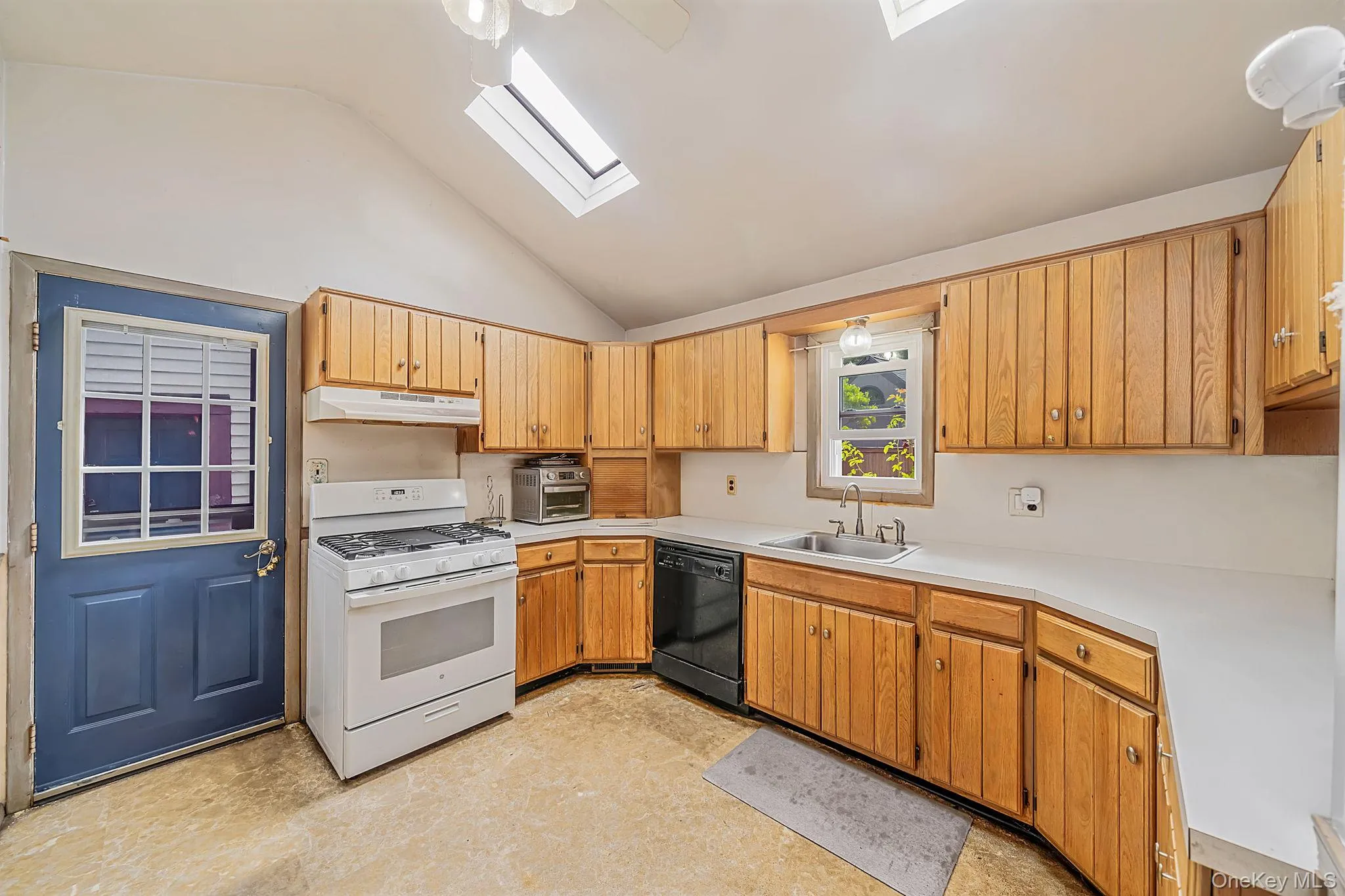 117 Clinton Avenue, Islip, NY, 3 Bedrooms Bedrooms, 7 Rooms Rooms,1 BathroomBathrooms,Residential,For Rent,Clinton,0,1025441 117 Clinton Avenue, Islip, NY, 3 Bedrooms Bedrooms, 7 Rooms Rooms,1 BathroomBathrooms,Residential,For Rent,Clinton,0,1025441