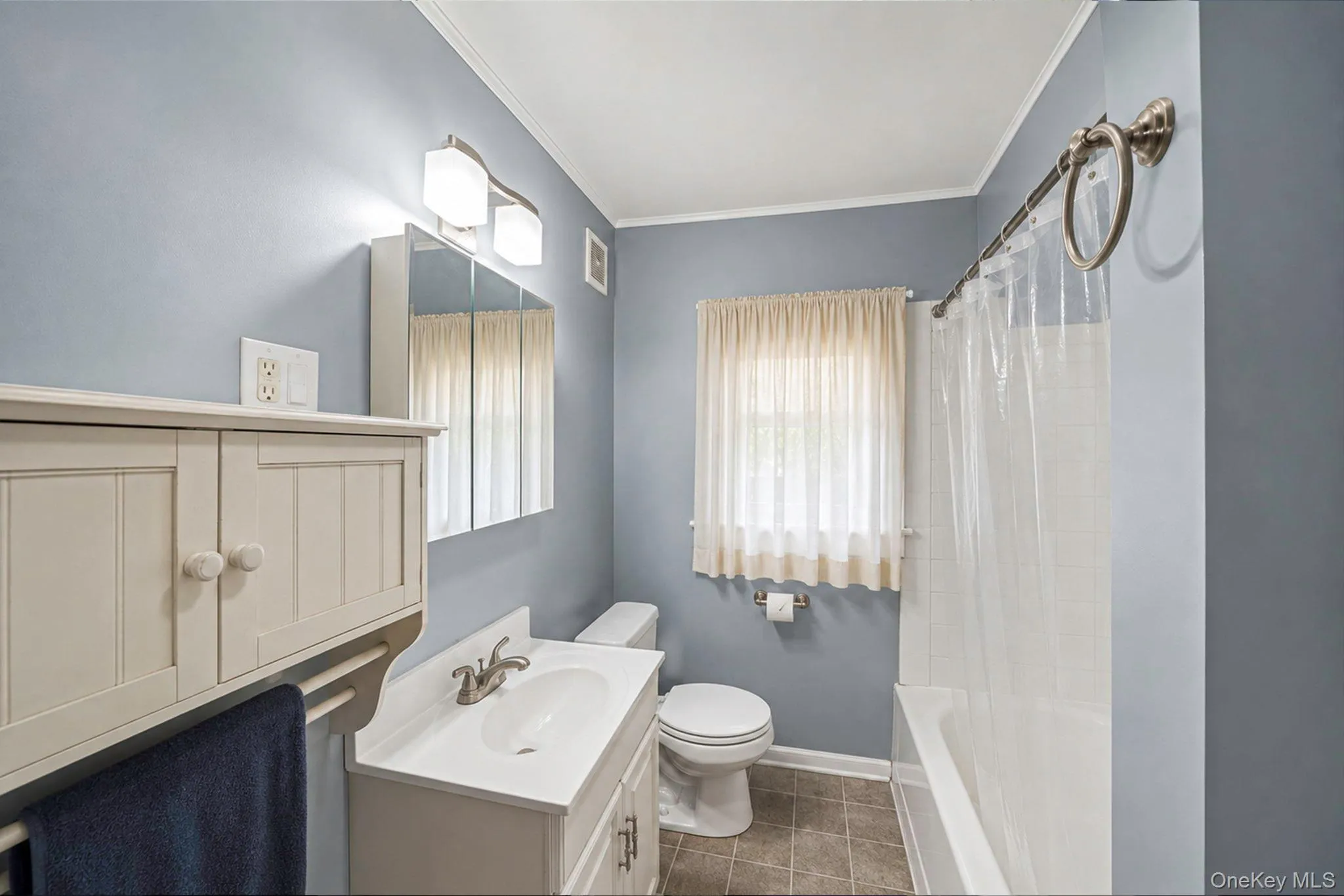 117 Clinton Avenue, Islip, NY, 3 Bedrooms Bedrooms, 7 Rooms Rooms,1 BathroomBathrooms,Residential,For Rent,Clinton,0,1025441 117 Clinton Avenue, Islip, NY, 3 Bedrooms Bedrooms, 7 Rooms Rooms,1 BathroomBathrooms,Residential,For Rent,Clinton,0,1025441