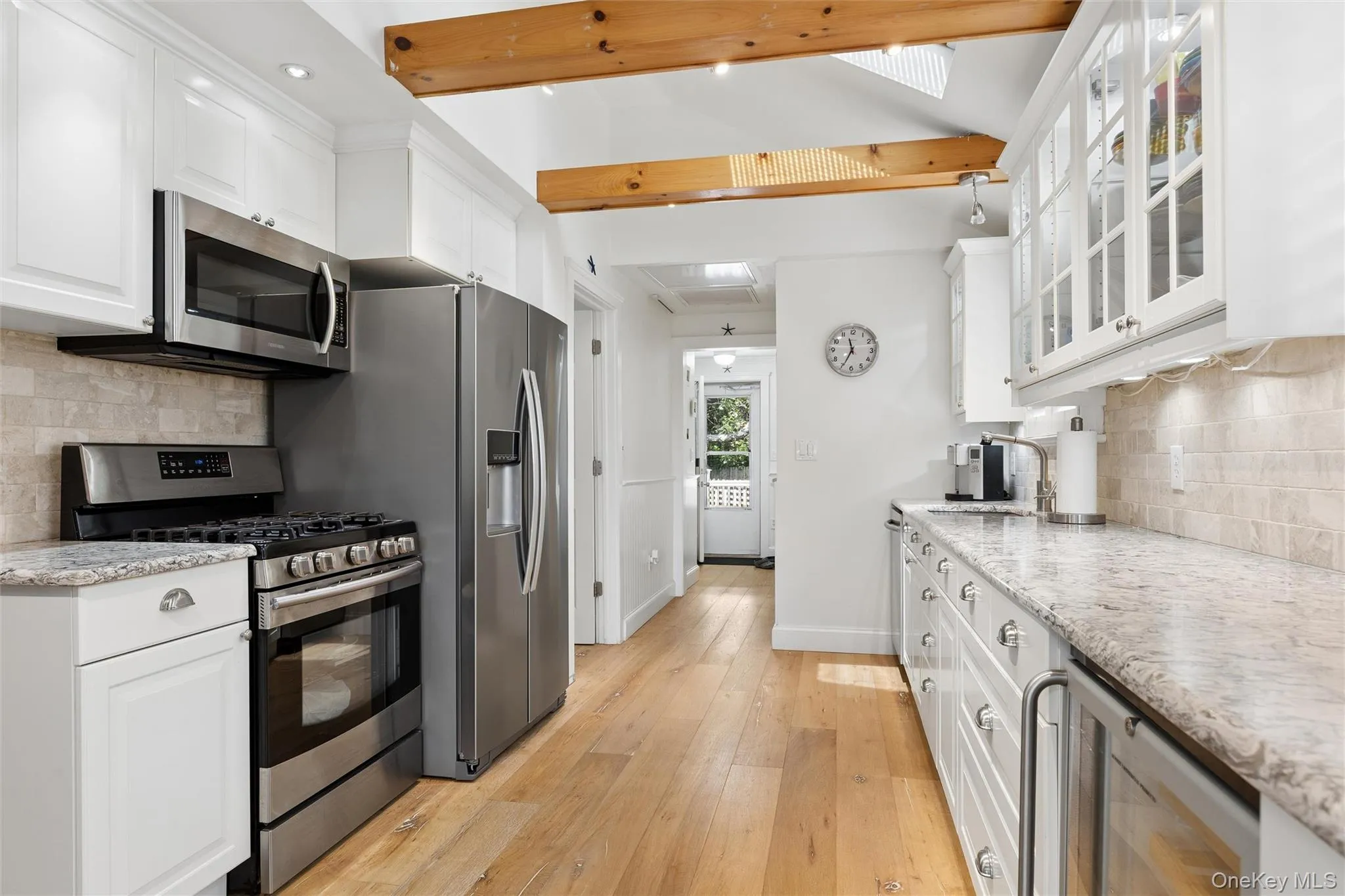 33 Bay Avenue, Southampton, NY, 2 Bedrooms Bedrooms, 4 Rooms Rooms,1 BathroomBathrooms,Residential Lease,For Rent,Bay,0,1025443 33 Bay Avenue, Southampton, NY, 2 Bedrooms Bedrooms, 4 Rooms Rooms,1 BathroomBathrooms,Residential Lease,For Rent,Bay,0,1025443