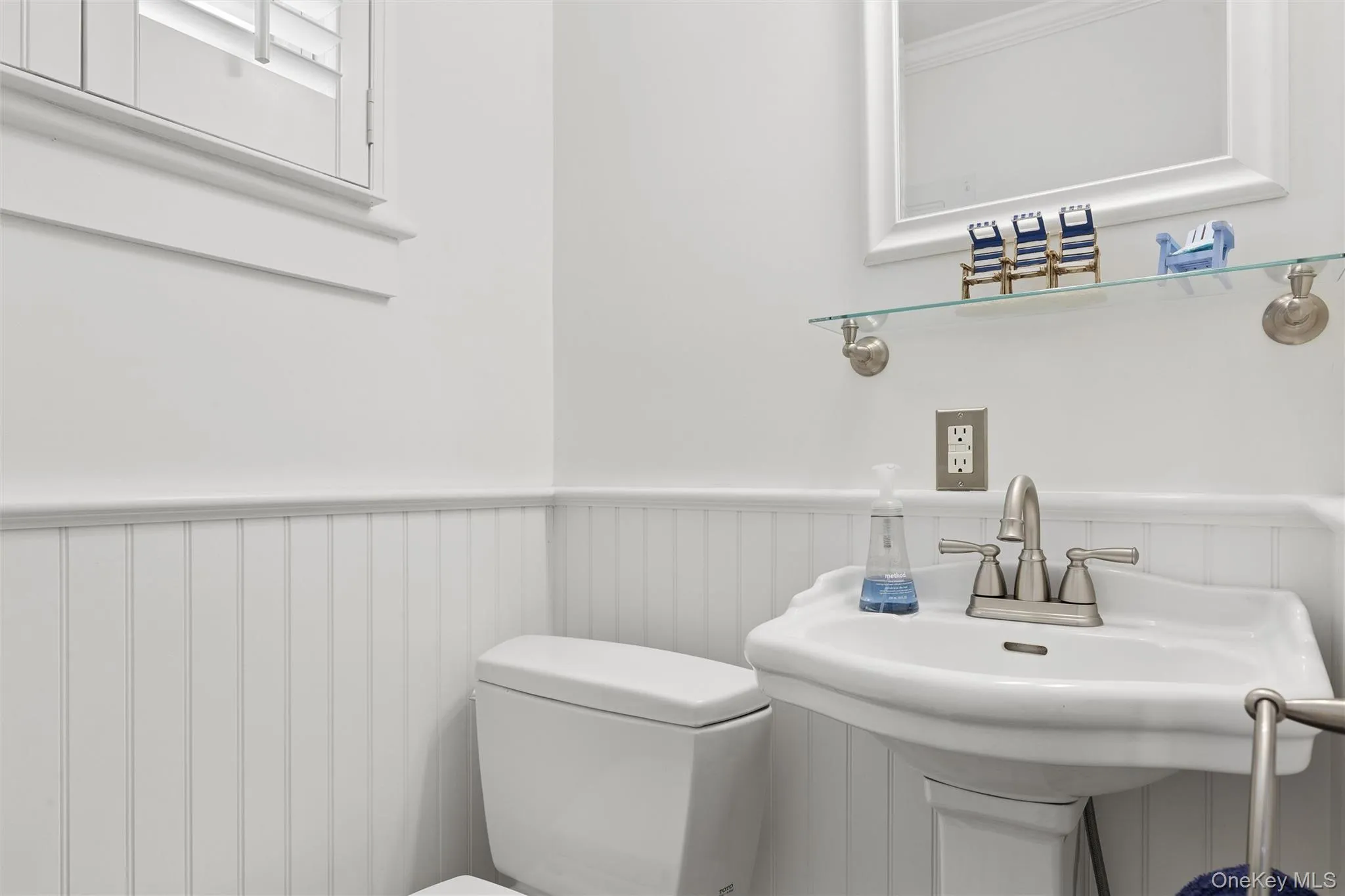 33 Bay Avenue, Southampton, NY, 2 Bedrooms Bedrooms, 4 Rooms Rooms,1 BathroomBathrooms,Residential Lease,For Rent,Bay,0,1025443 33 Bay Avenue, Southampton, NY, 2 Bedrooms Bedrooms, 4 Rooms Rooms,1 BathroomBathrooms,Residential Lease,For Rent,Bay,0,1025443