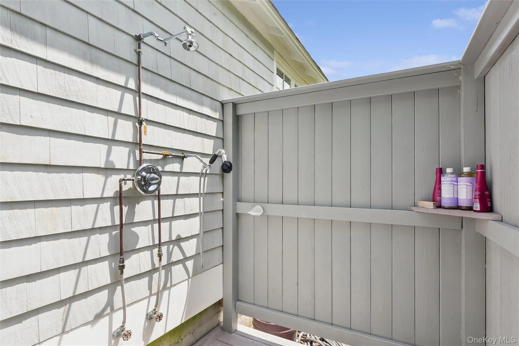 33 Bay Avenue, Southampton, NY, 2 Bedrooms Bedrooms, 4 Rooms Rooms,1 BathroomBathrooms,Residential Lease,For Rent,Bay,0,1025443 33 Bay Avenue, Southampton, NY, 2 Bedrooms Bedrooms, 4 Rooms Rooms,1 BathroomBathrooms,Residential Lease,For Rent,Bay,0,1025443
