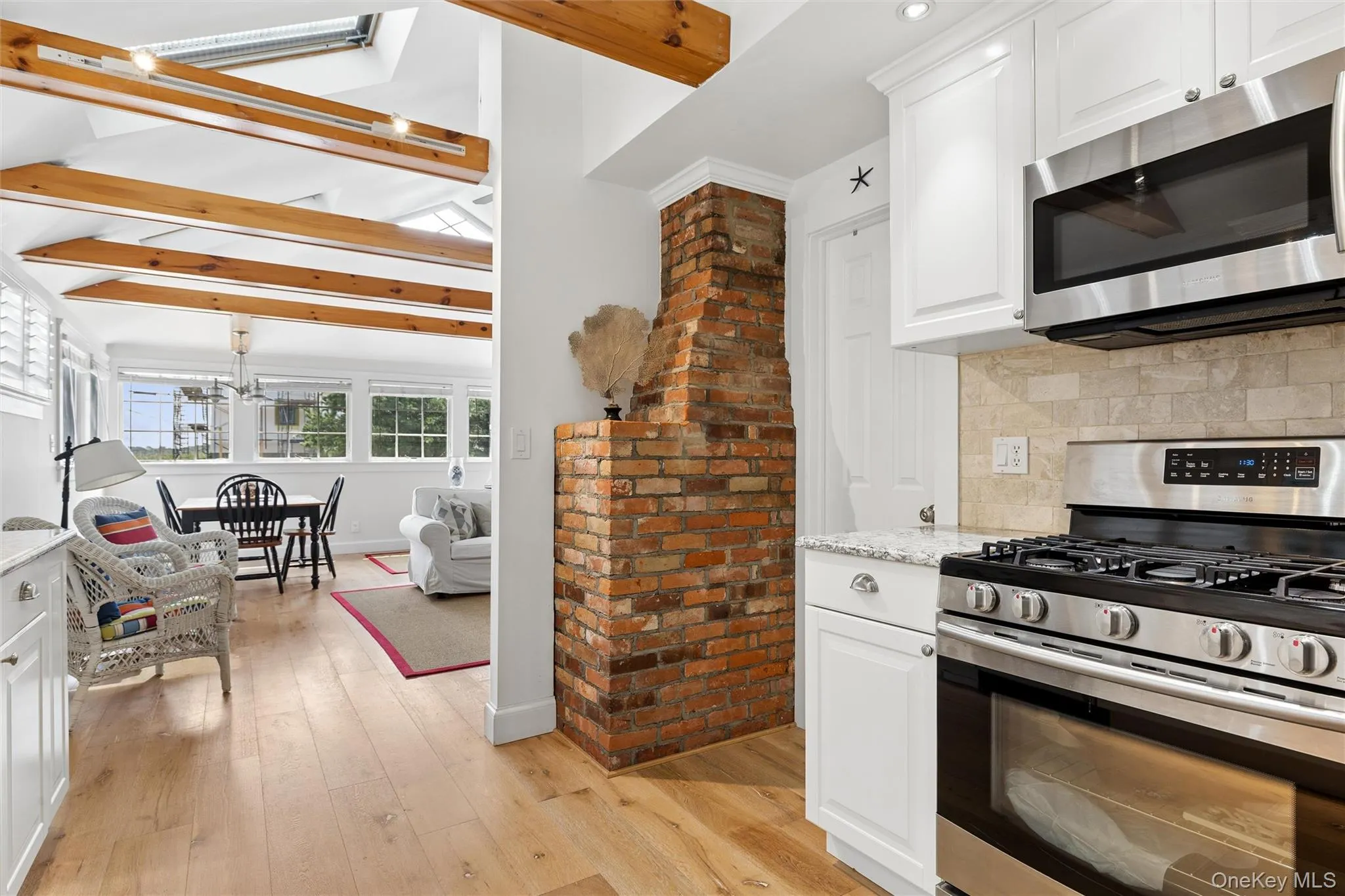 33 Bay Avenue, Southampton, NY, 2 Bedrooms Bedrooms, 4 Rooms Rooms,1 BathroomBathrooms,Residential Lease,For Rent,Bay,0,1025443 33 Bay Avenue, Southampton, NY, 2 Bedrooms Bedrooms, 4 Rooms Rooms,1 BathroomBathrooms,Residential Lease,For Rent,Bay,0,1025443