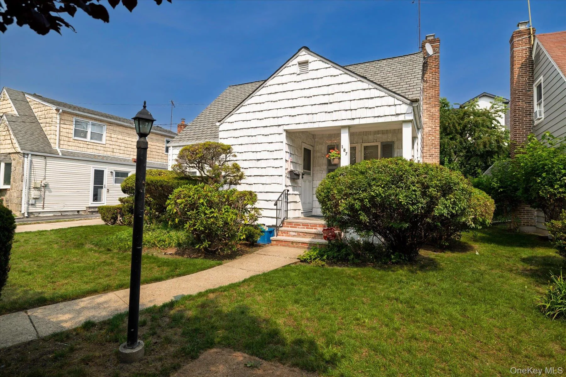 187 Raff Avenue, Hempstead, NY, 4 Bedrooms Bedrooms, 7 Rooms Rooms,1 BathroomBathrooms,Residential,For Rent,Raff,0,1025445 187 Raff Avenue, Hempstead, NY, 4 Bedrooms Bedrooms, 7 Rooms Rooms,1 BathroomBathrooms,Residential,For Rent,Raff,0,1025445