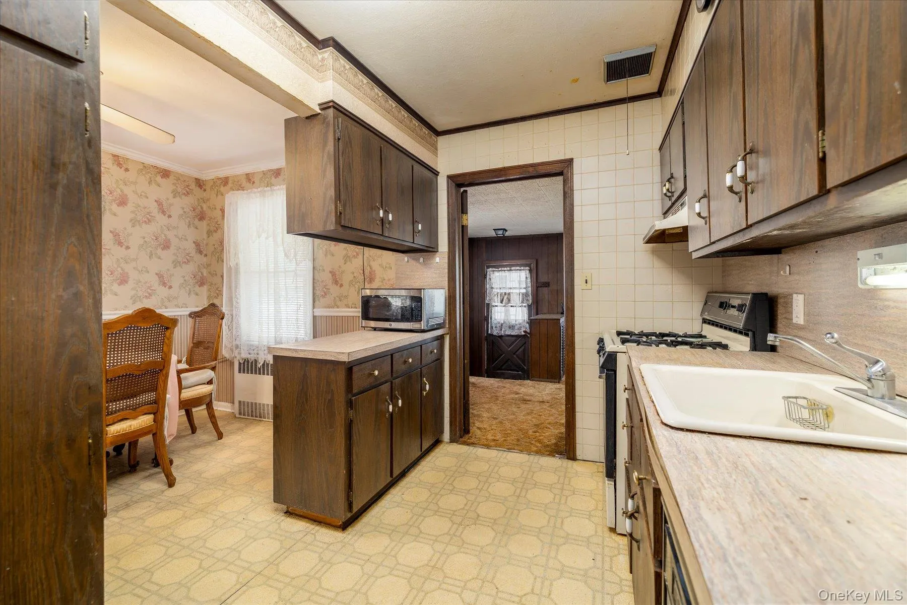 187 Raff Avenue, Hempstead, NY, 4 Bedrooms Bedrooms, 7 Rooms Rooms,1 BathroomBathrooms,Residential,For Rent,Raff,0,1025445 187 Raff Avenue, Hempstead, NY, 4 Bedrooms Bedrooms, 7 Rooms Rooms,1 BathroomBathrooms,Residential,For Rent,Raff,0,1025445