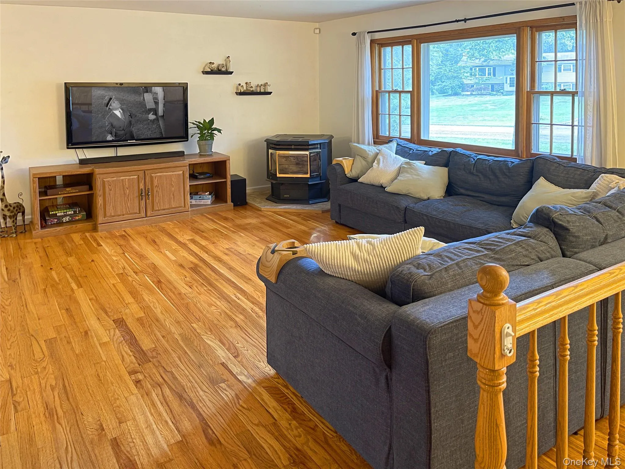 43 Julie Drive, East Fishkill, NY, 4 Bedrooms Bedrooms, 8 Rooms Rooms,1 BathroomBathrooms,Residential,For Rent,Julie,0,1025451 43 Julie Drive, East Fishkill, NY, 4 Bedrooms Bedrooms, 8 Rooms Rooms,1 BathroomBathrooms,Residential,For Rent,Julie,0,1025451