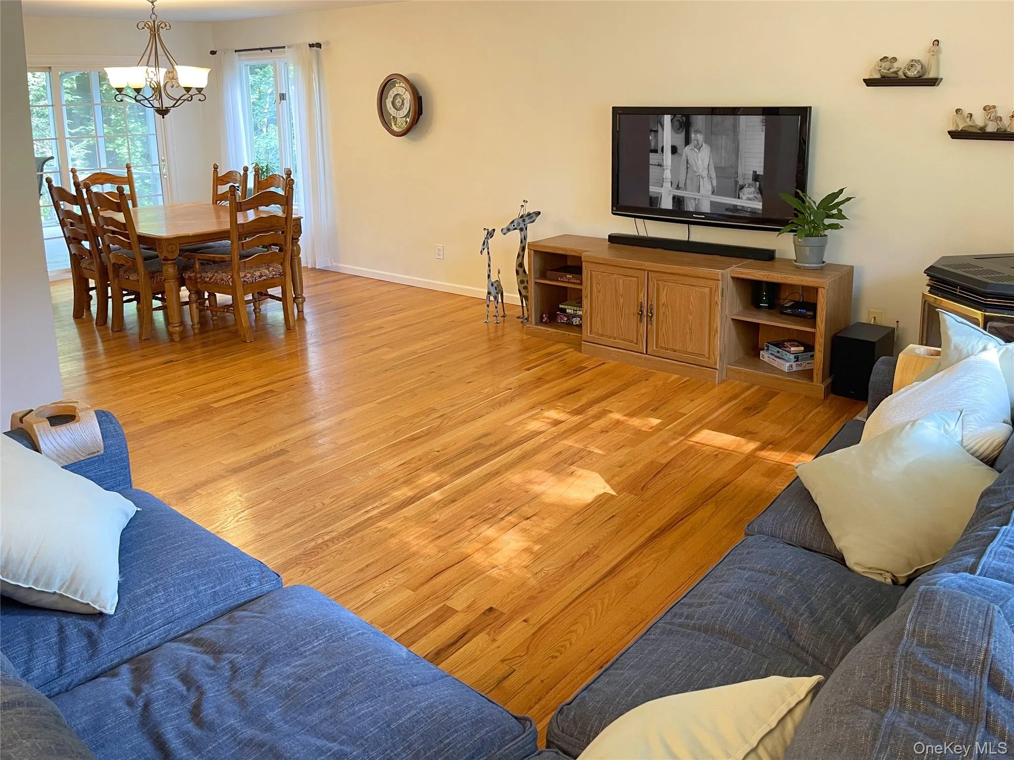 43 Julie Drive, East Fishkill, NY, 4 Bedrooms Bedrooms, 8 Rooms Rooms,1 BathroomBathrooms,Residential,For Rent,Julie,0,1025451 43 Julie Drive, East Fishkill, NY, 4 Bedrooms Bedrooms, 8 Rooms Rooms,1 BathroomBathrooms,Residential,For Rent,Julie,0,1025451