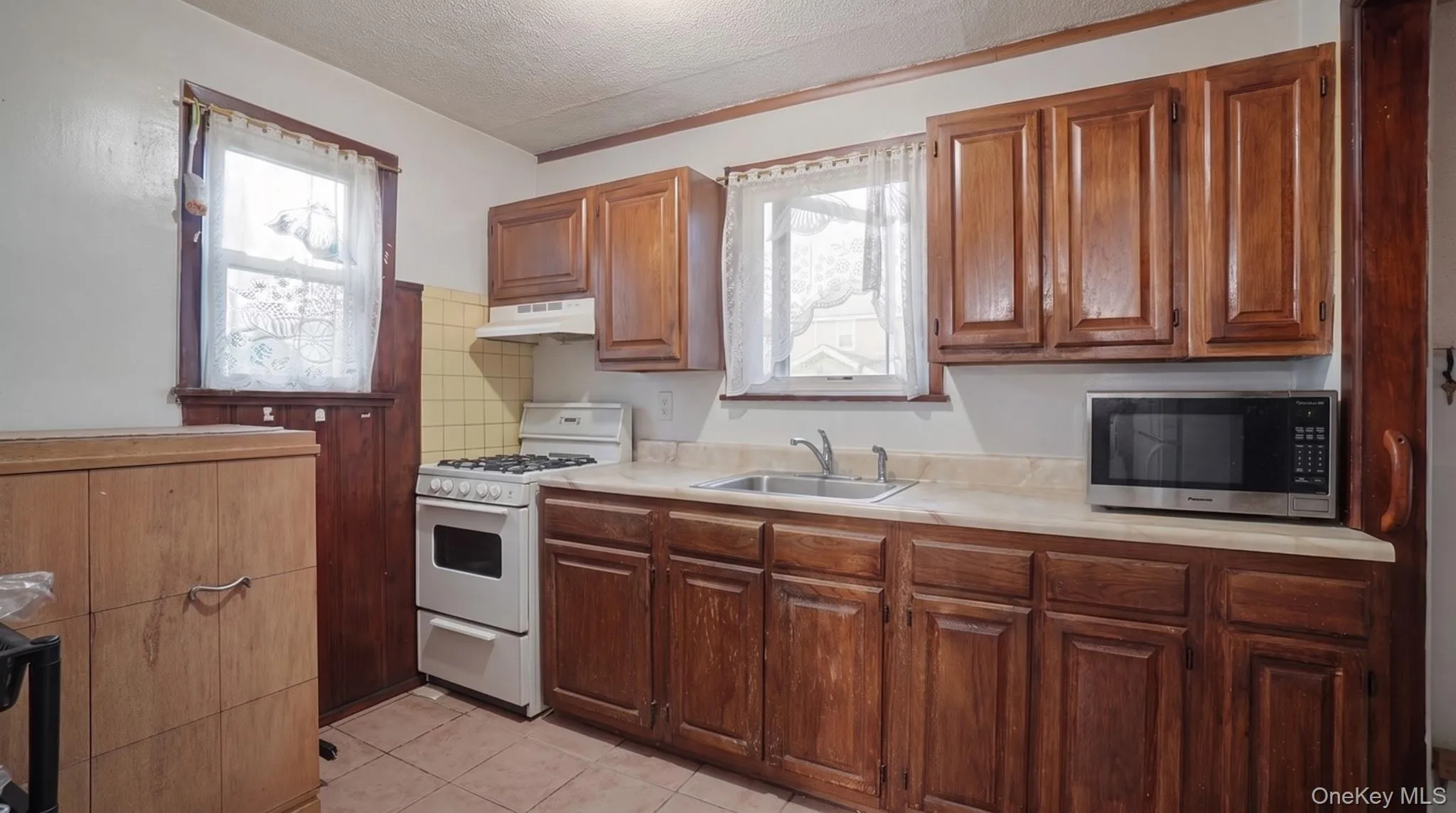 90-27 218 Place, New York, NY, 2 Bedrooms Bedrooms, 8 Rooms Rooms,1 BathroomBathrooms,Residential,For Rent,218,0,1025471 90-27 218 Place, New York, NY, 2 Bedrooms Bedrooms, 8 Rooms Rooms,1 BathroomBathrooms,Residential,For Rent,218,0,1025471